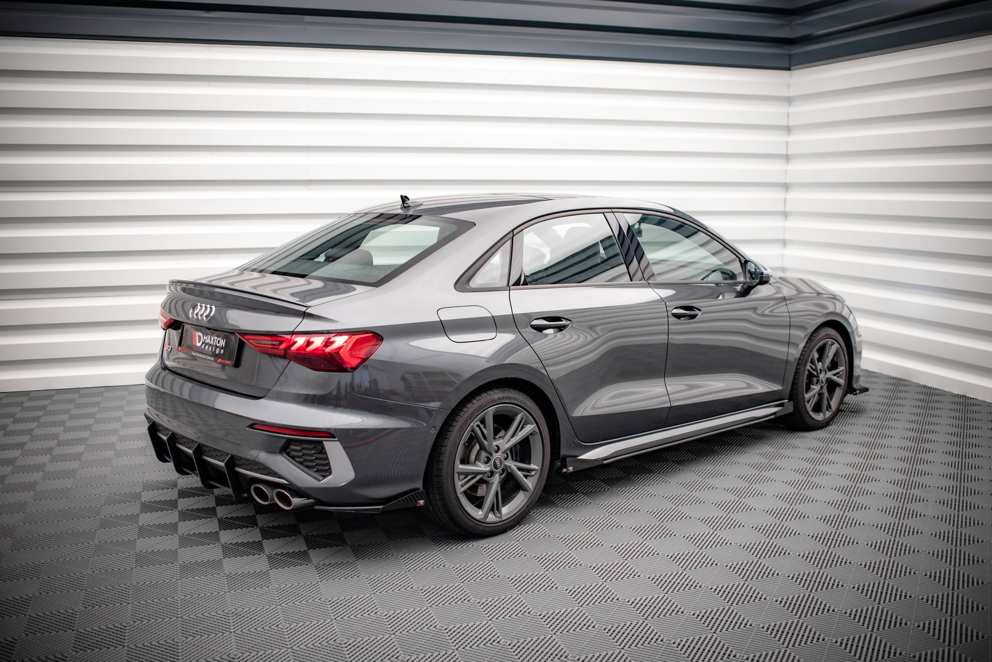 Street Pro TAKA -SIVUSTERIT + FLAMS Audi S3: n jälkeen 8y