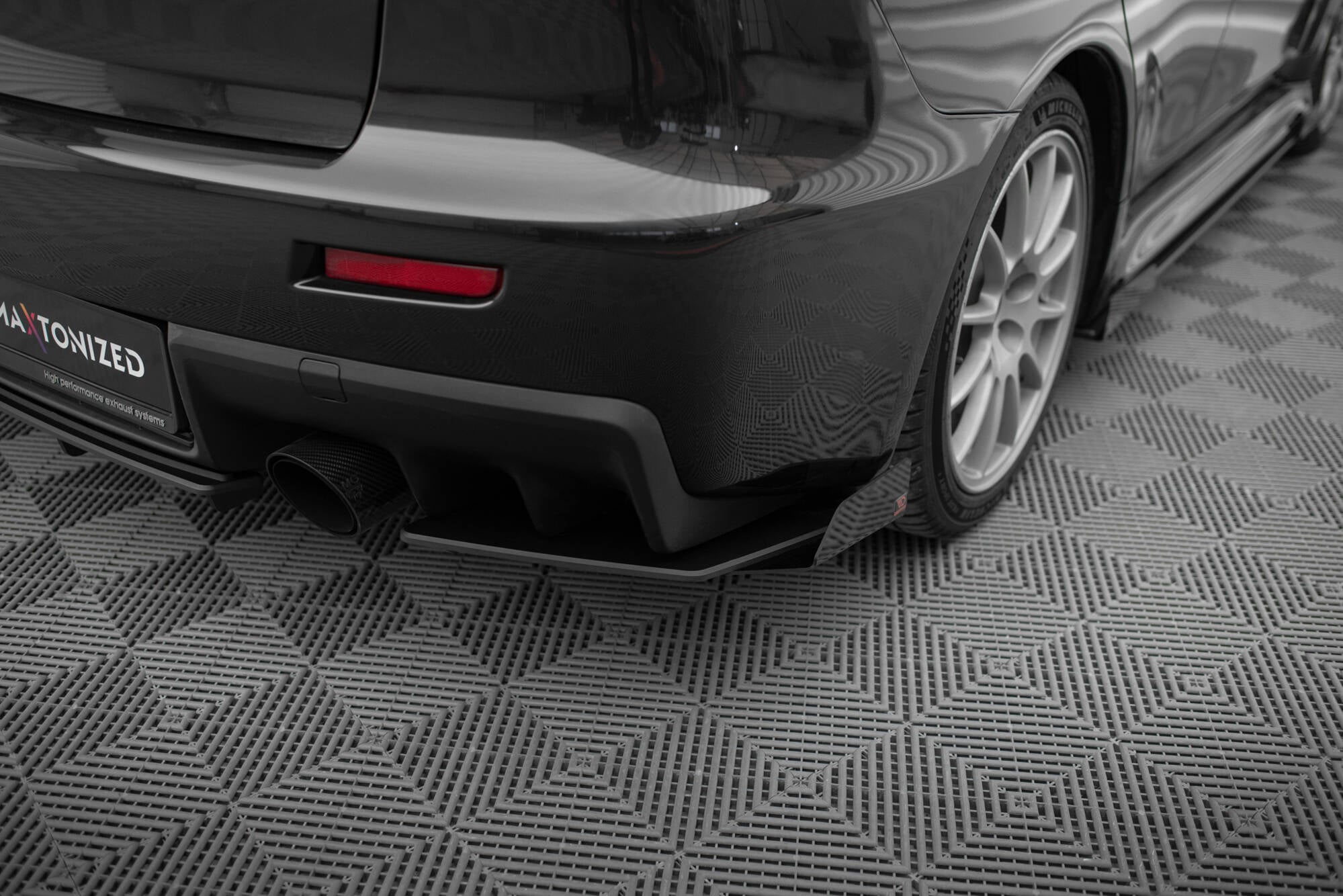 Street Pro TAKA -SIVUSTERIT + FLAPS MITSUBISHI LANCER EVO X