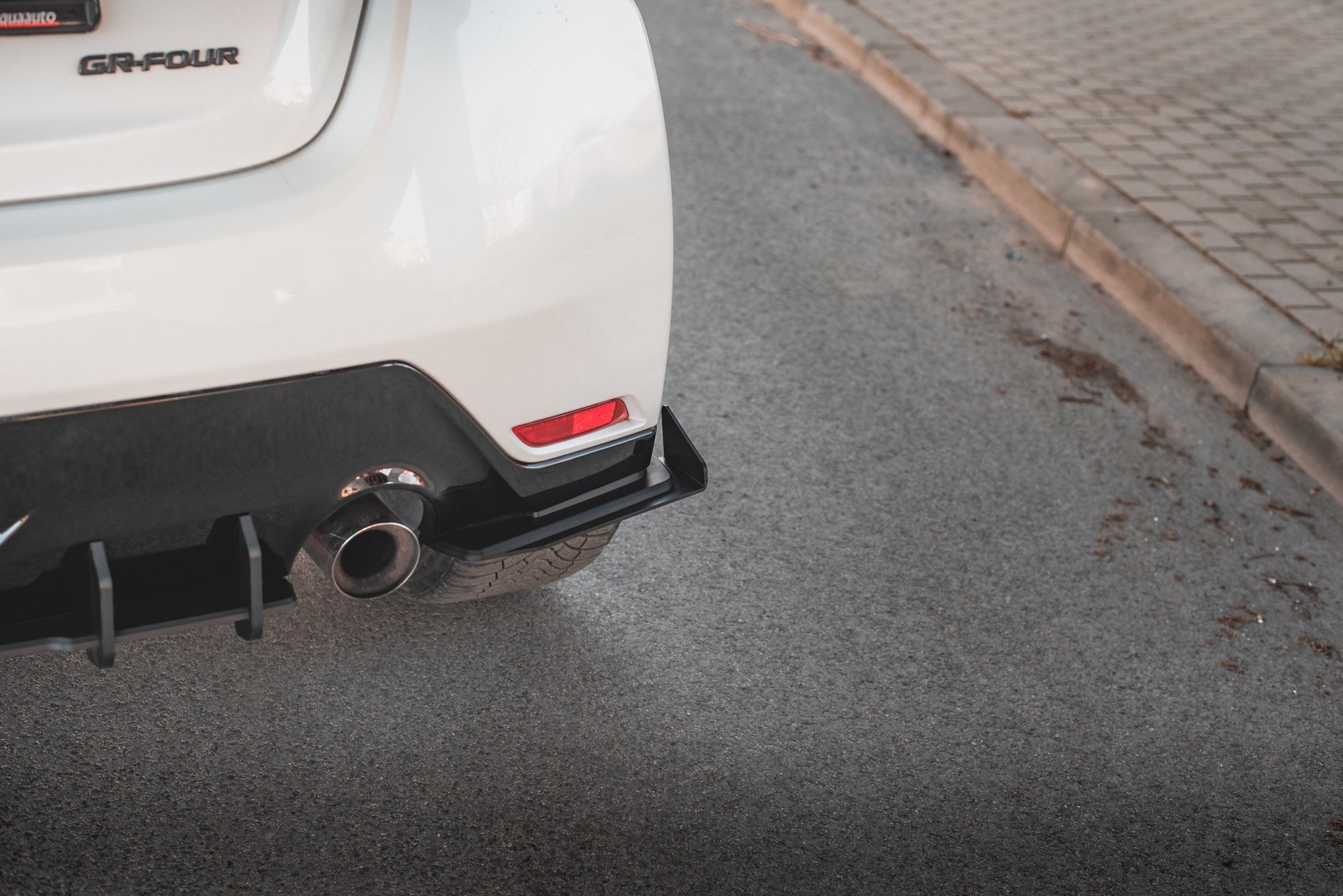 Street pro -takapuolen halkaisijat + läpät toyota gr yaris mk4