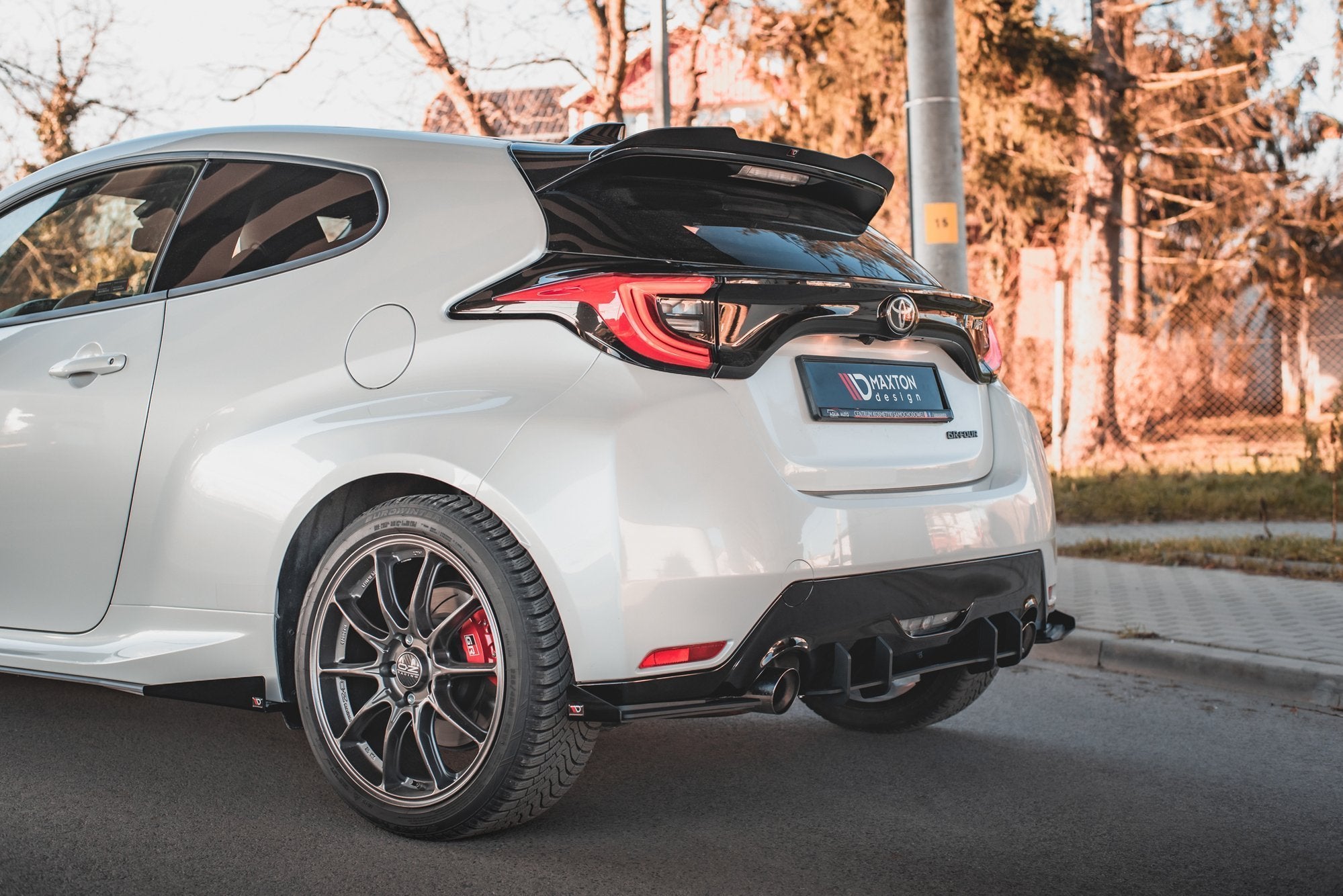 Street pro -takapuolen halkaisijat + läpät toyota gr yaris mk4