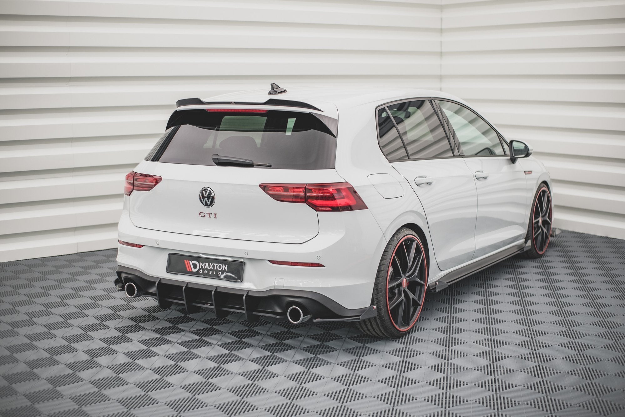 Street Pro TAKA-SIVUSTERIT + FLAPS VOLKSWAGEN GOLF GTI / GTE / R-LINE MK8