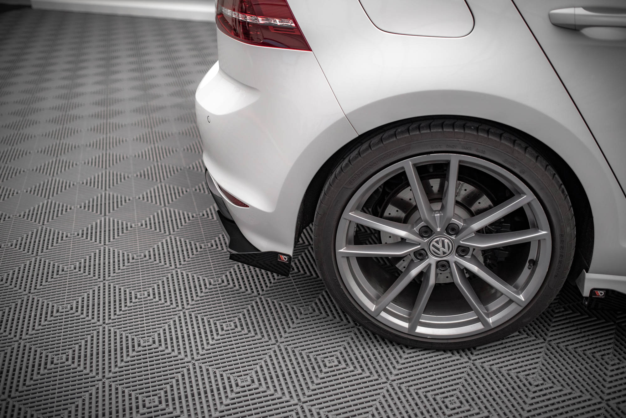 Street Pro TAKA -SIVUSTERIT + FLAPS Volkswagen Golf R MK7