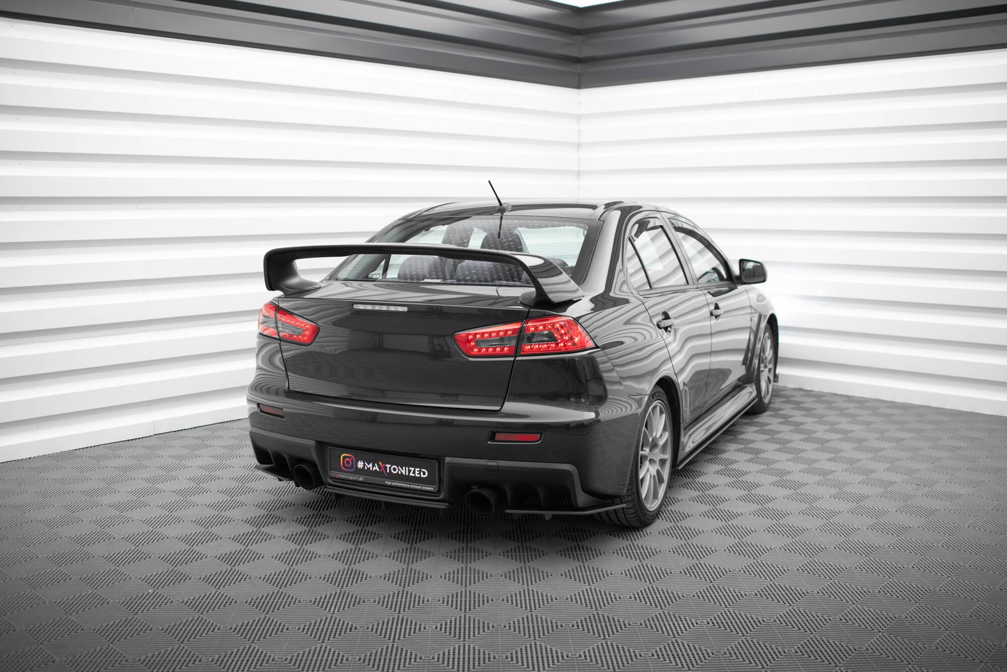 Street Pro TAKA -SIVUSTERIT MITSUBISHI LANCER EVO X