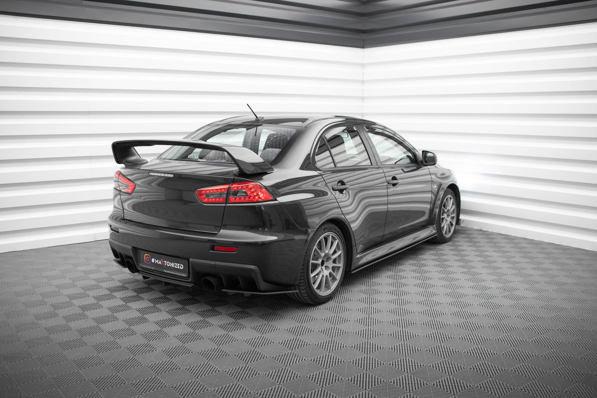 Street Pro TAKA -SIVUSTERIT MITSUBISHI LANCER EVO X