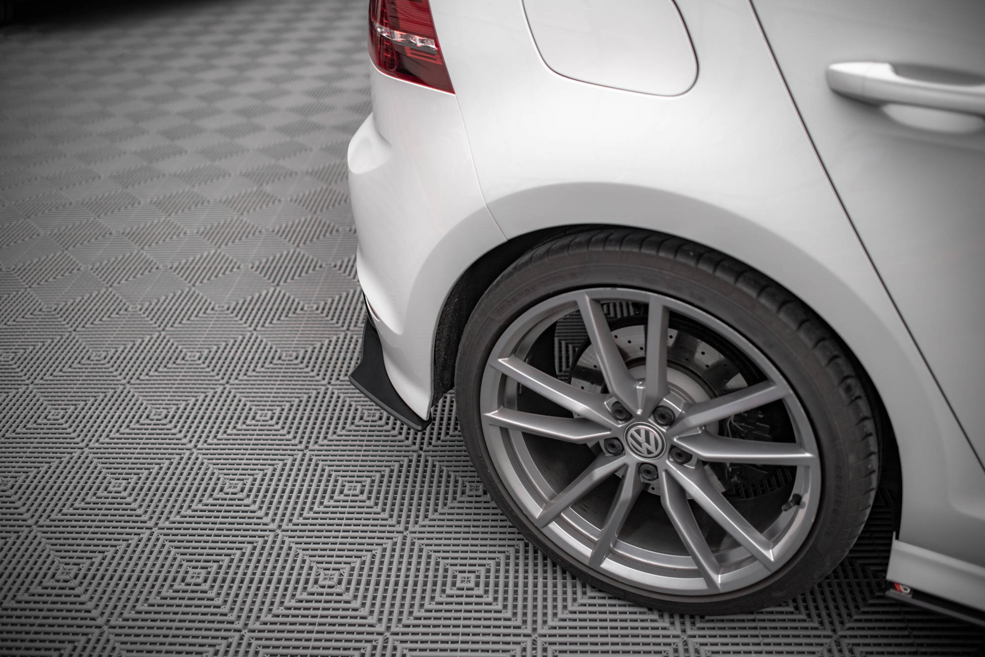 Street Pro TAKAA SIVUSTERIT VOLKSWAGEN GOLF R MK7