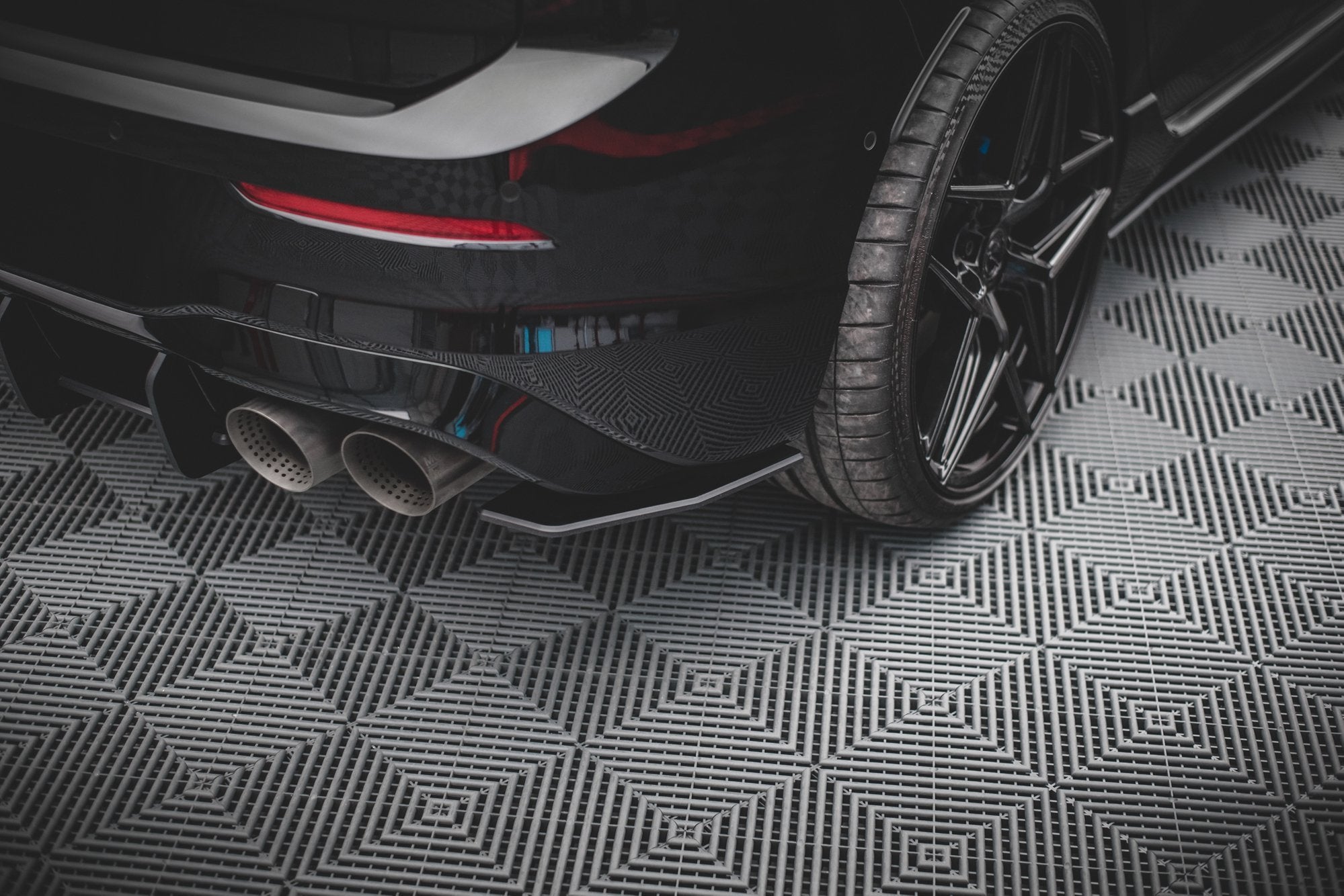 Street Pro TAKAA SIVUSTOMAT VOLKSWAGEN GOLF R MK8