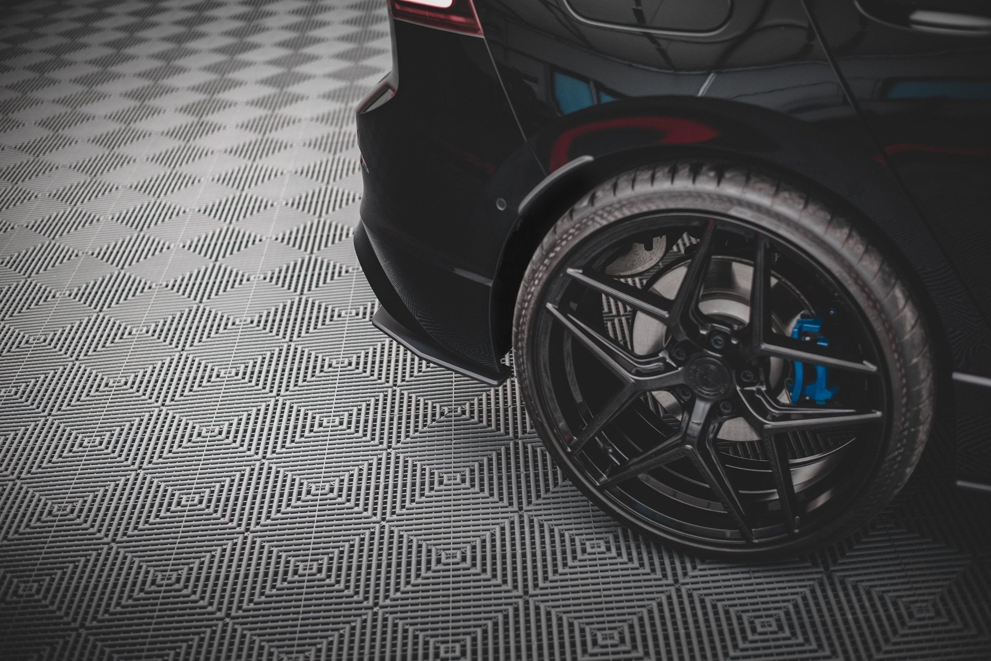 Street Pro TAKAA SIVUSTOMAT VOLKSWAGEN GOLF R MK8