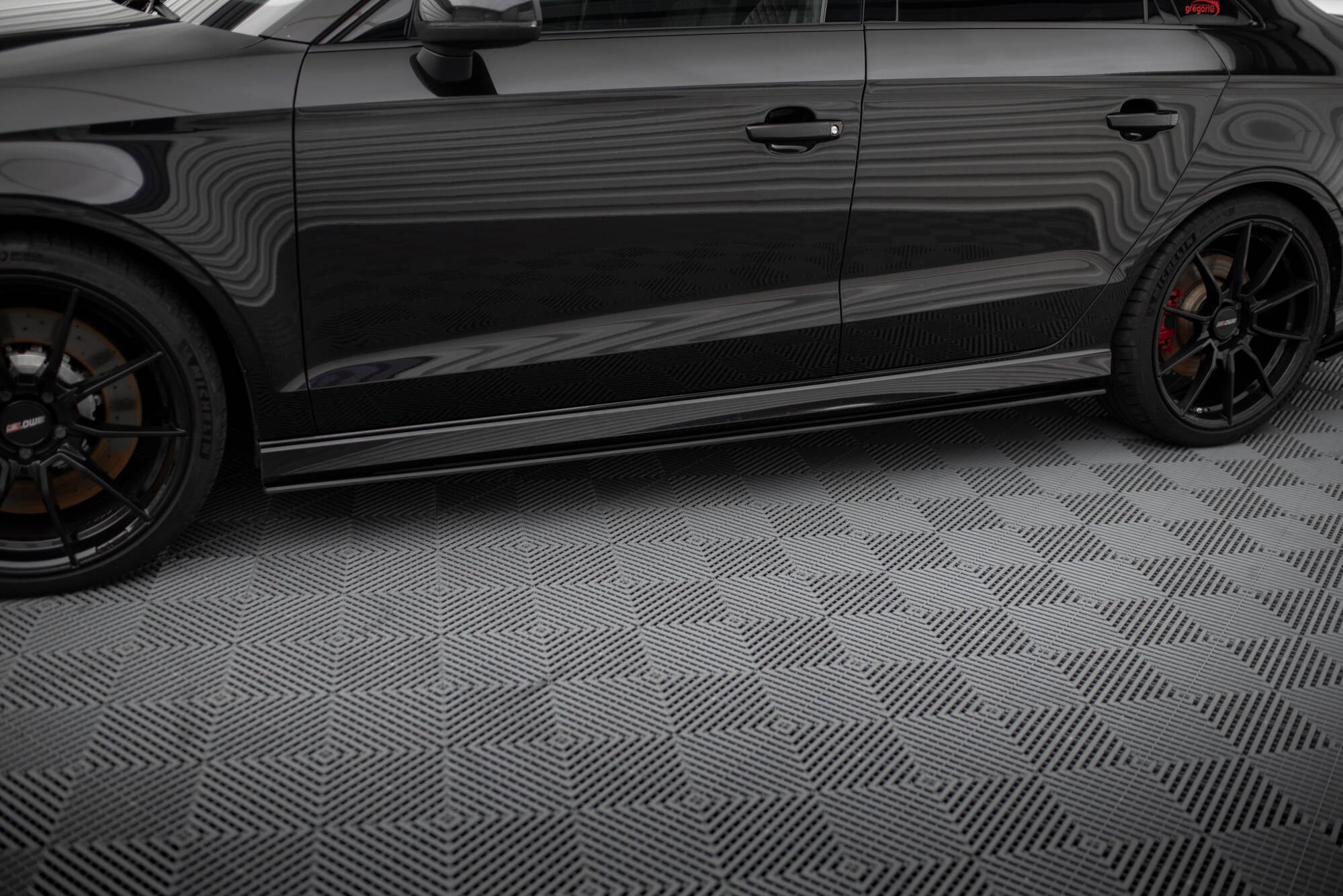 Street Pro Side -hameet Diffusers Audi RS3 8 V: n kasvojenkorotuksen jälkeen