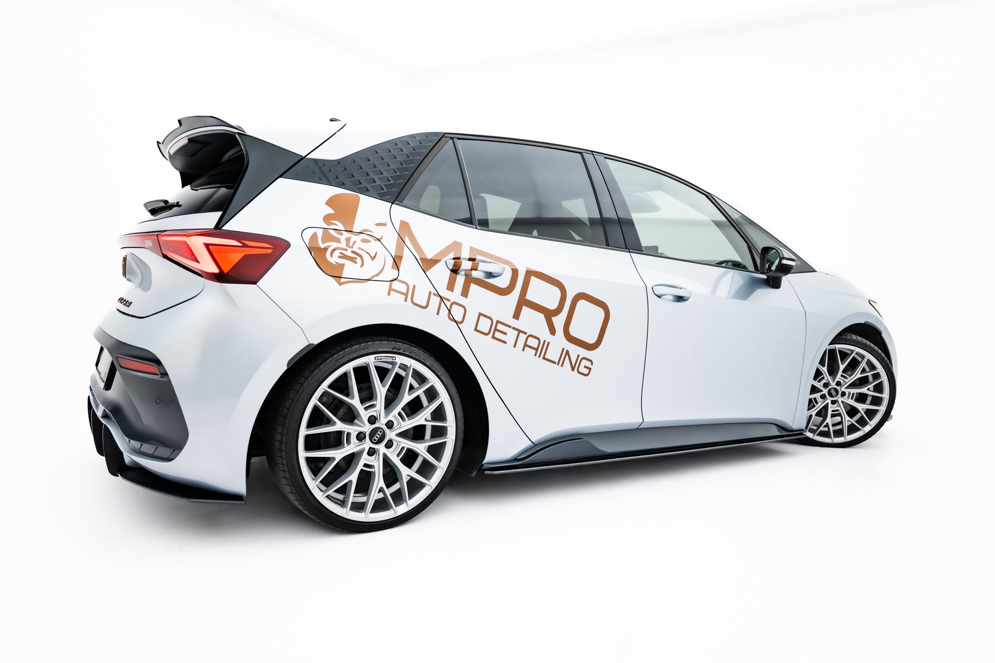 Street Pro -sivuhelmat diffuusorit Cupra Born mk1:lle