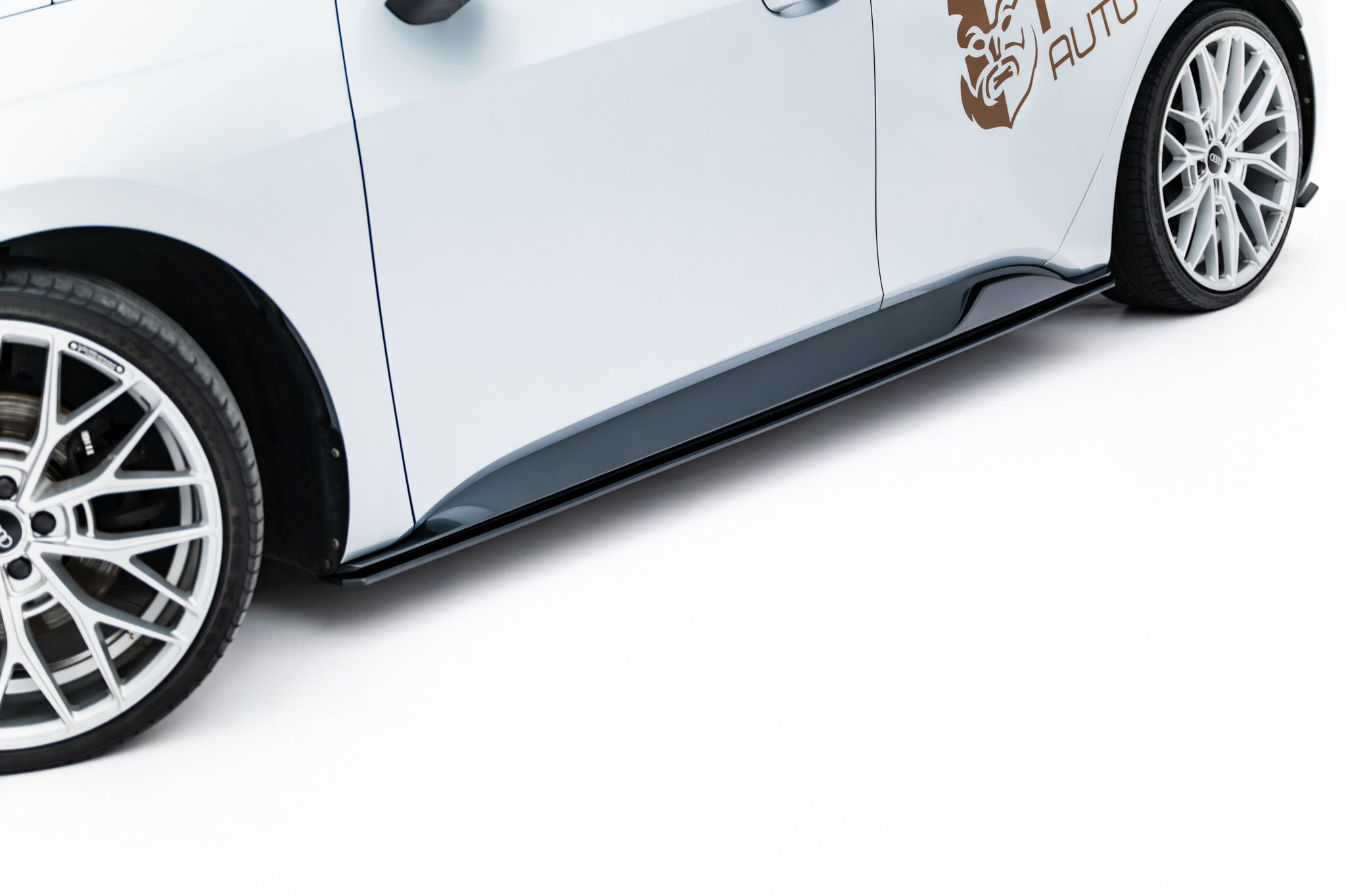 Street Pro -sivuhelmat diffuusorit Cupra Born mk1:lle