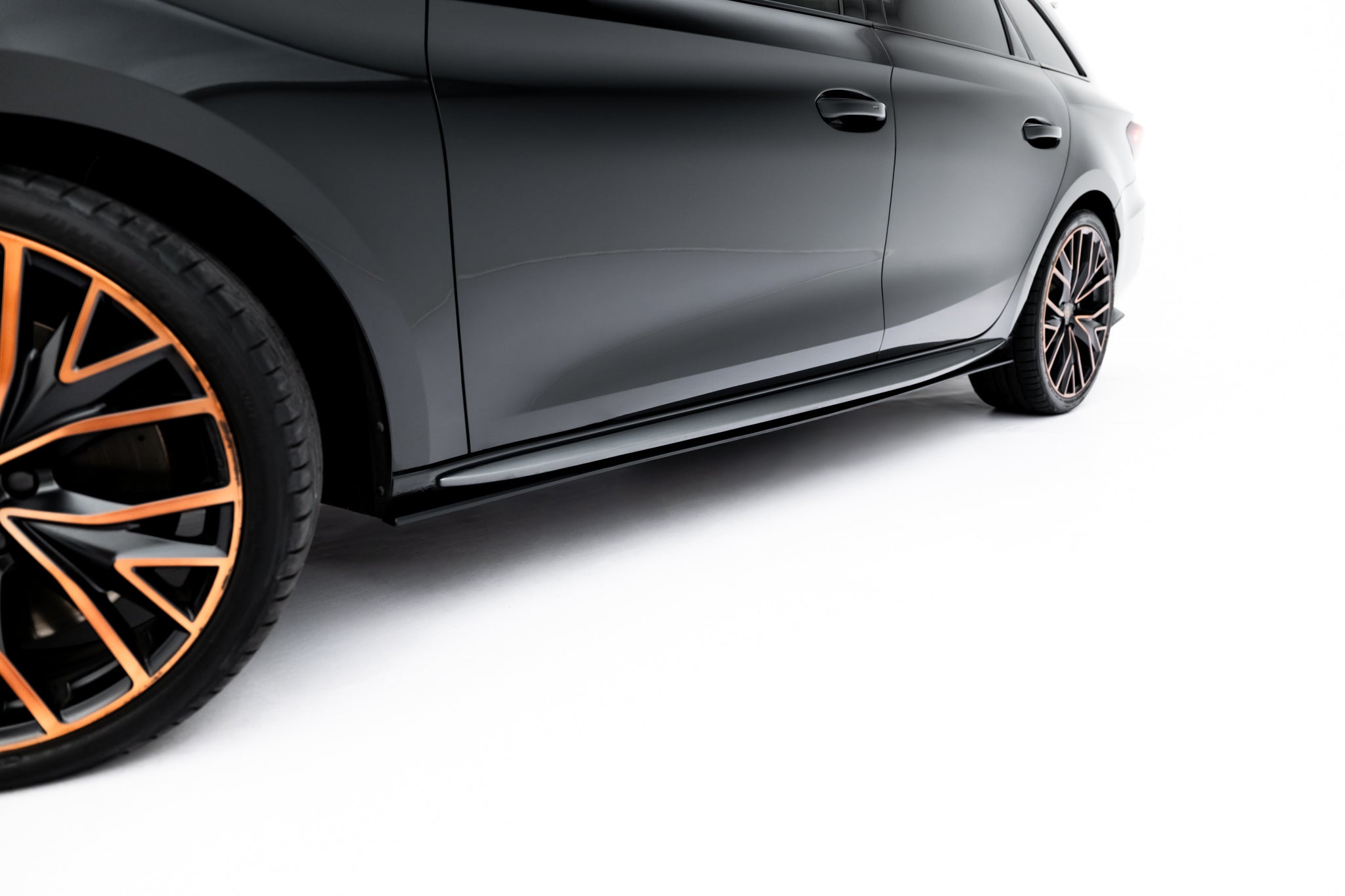 Street Pro -sivuhelmat diffuusorit Cupra Leon ST / Hatchback Aero mk1 / mk1 facelift