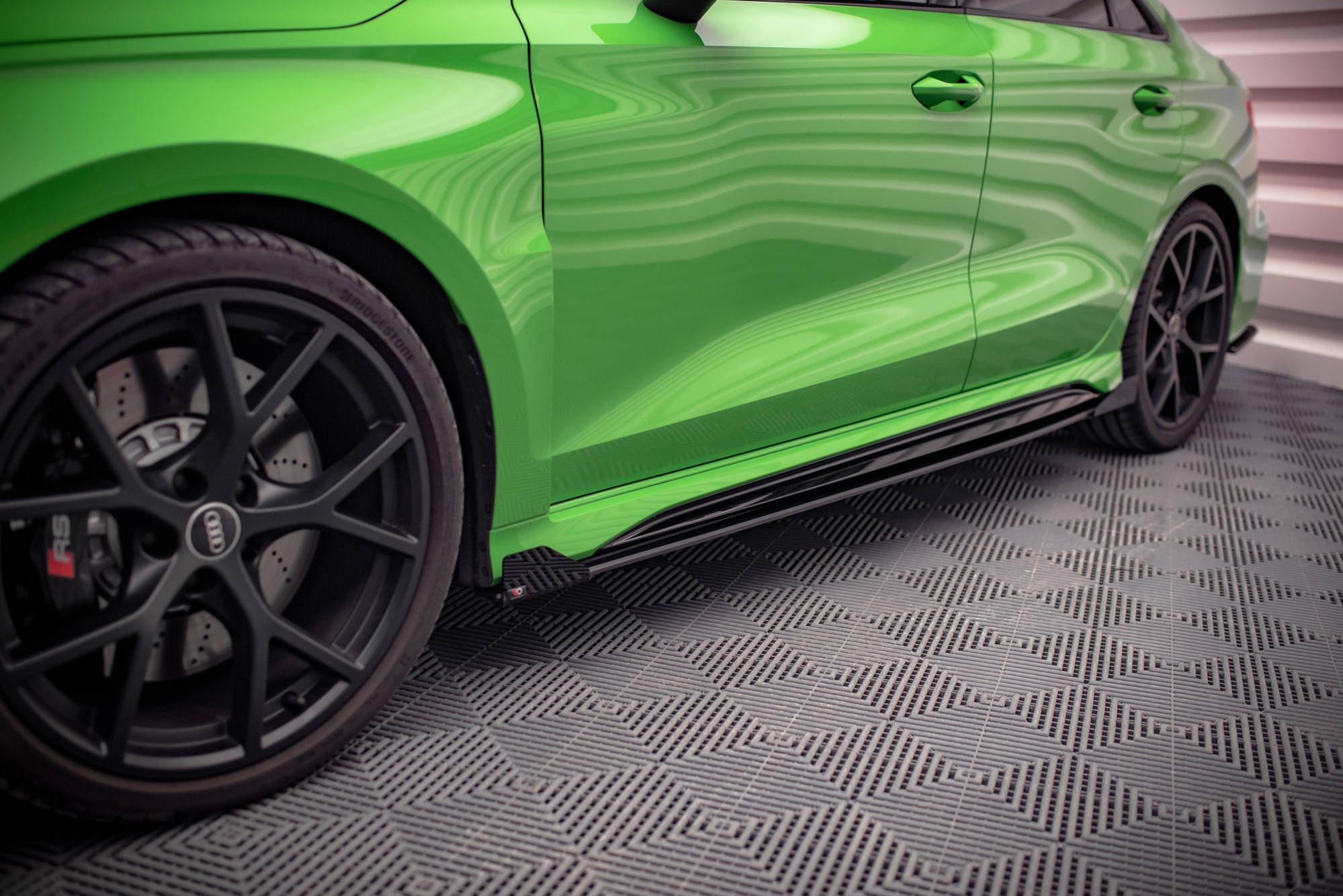 Street Pro -puolipuskurit + diffusorit + leikkaukset Audi RS3 Sedan 8y