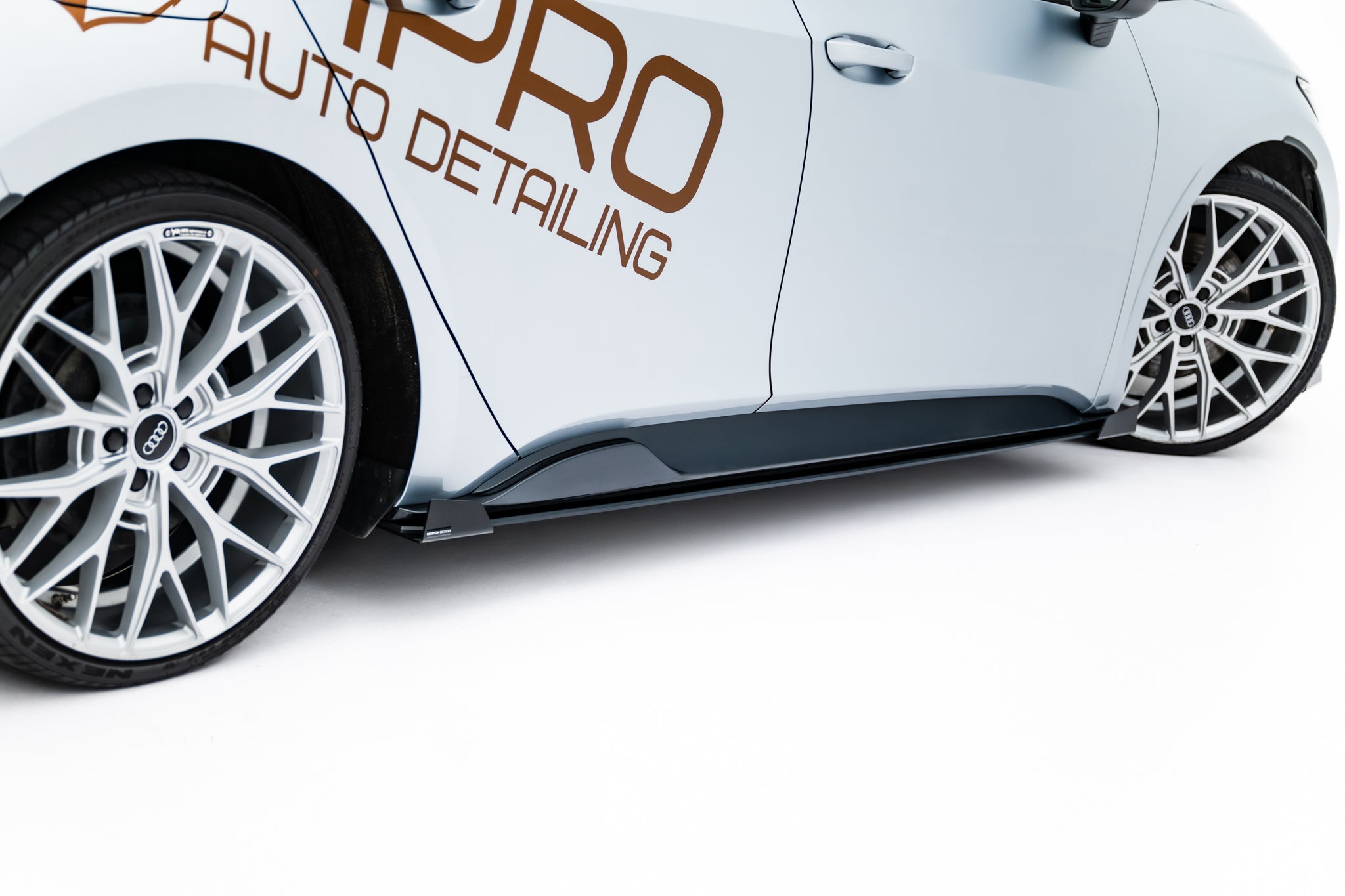 Street Pro sivuhelmat diffuusorit ja läpät Cupra Born mk1:lle