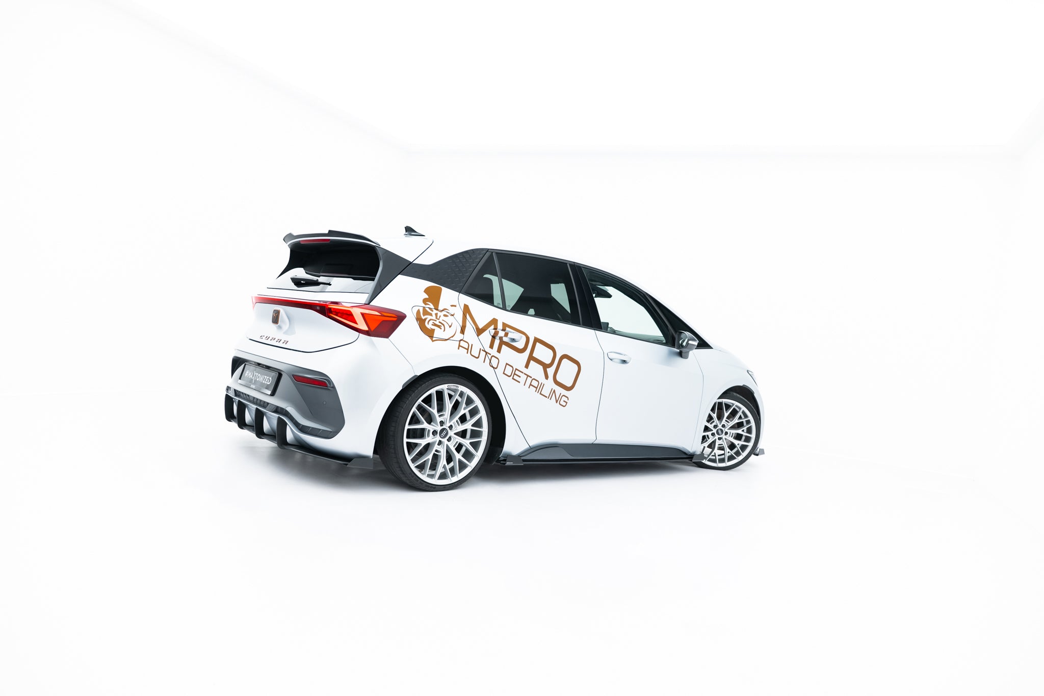 Street Pro sivuhelmat diffuusorit ja läpät Cupra Born mk1:lle