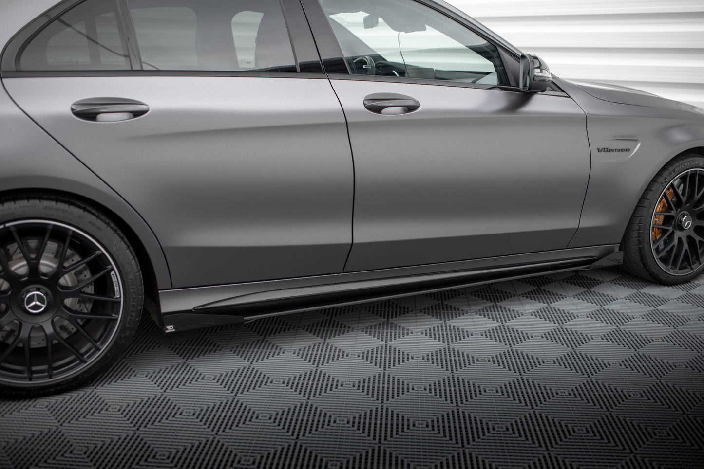 Street pro side skirts diffusers + flaps mercedes-amg c63 sedan / estate w205 facelift