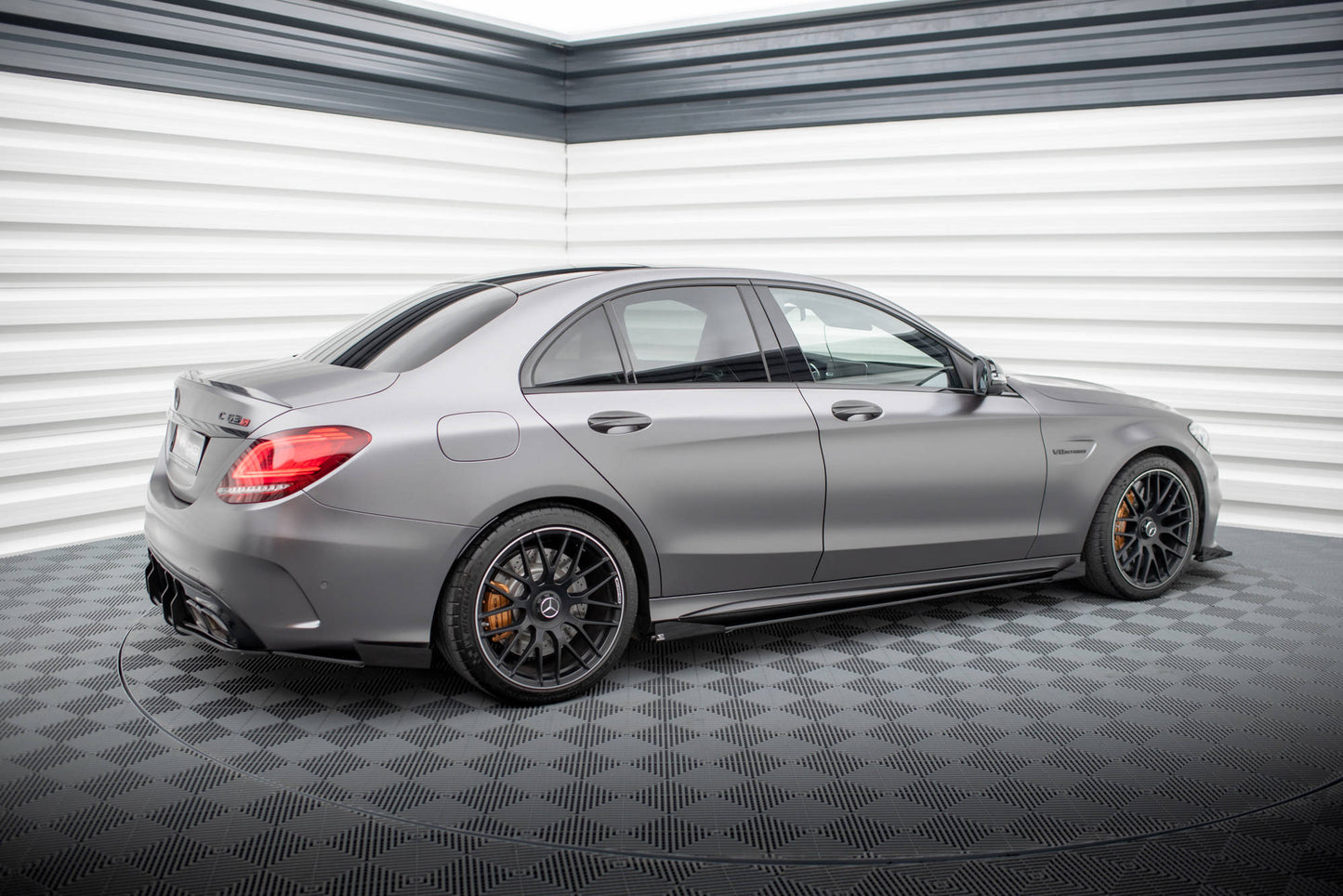 Street pro side skirts diffusers + flaps mercedes-amg c63 sedan / estate w205 facelift