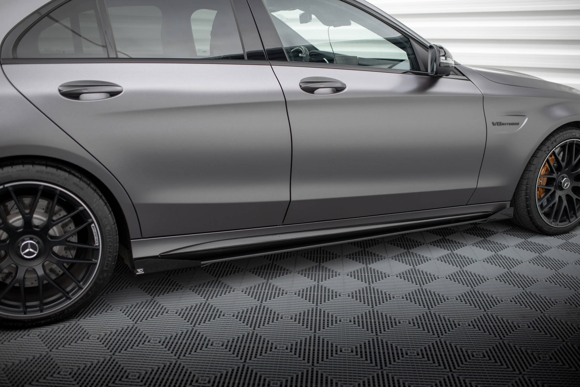 Street pro side skirts diffusers + flaps mercedes-amg c63 sedan / estate w205 facelift