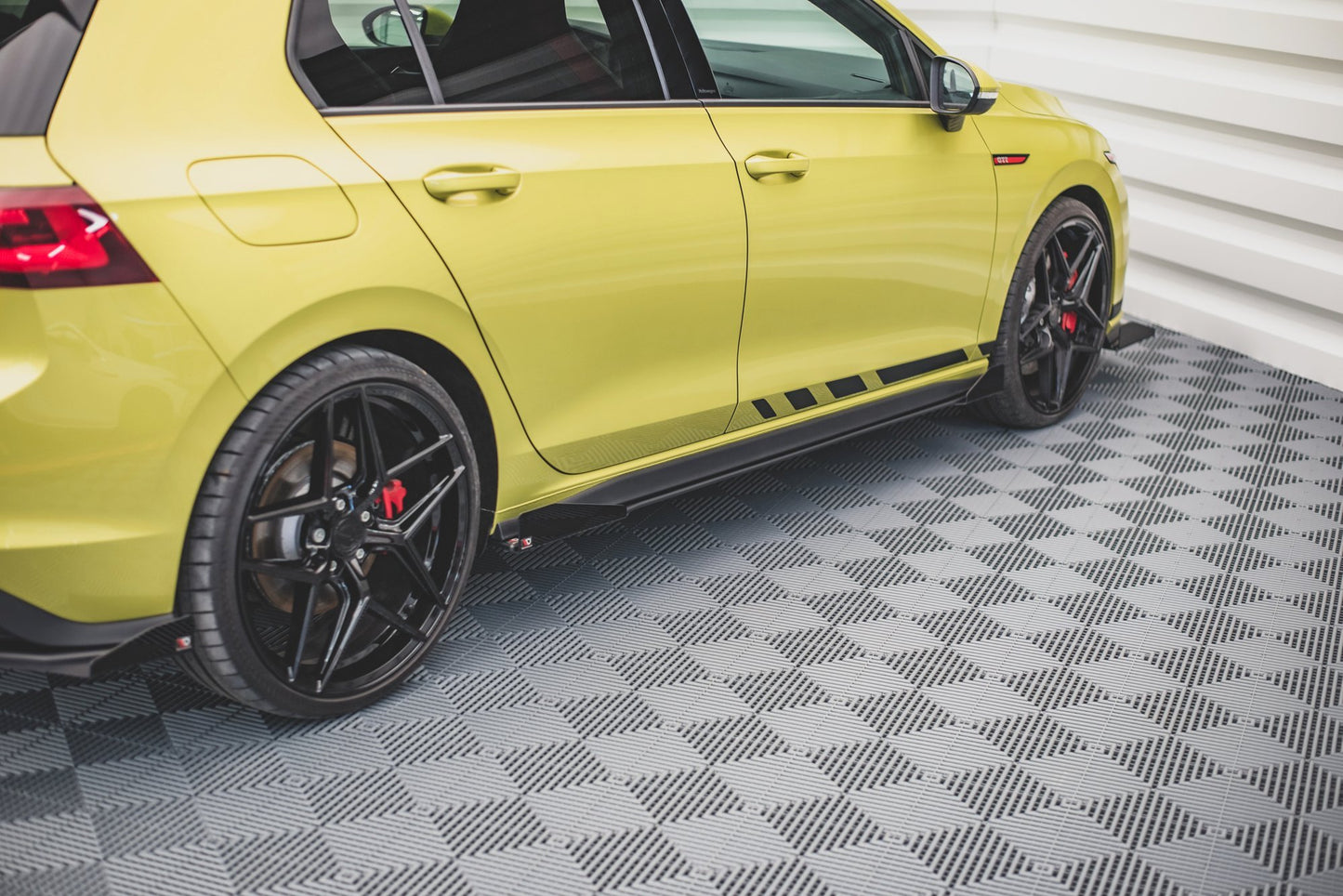 Street Pro Side -hameet Diffusers + Flaps Volkswagen Golf GTI / GTE / GTI Clubsport / R-Line MK8