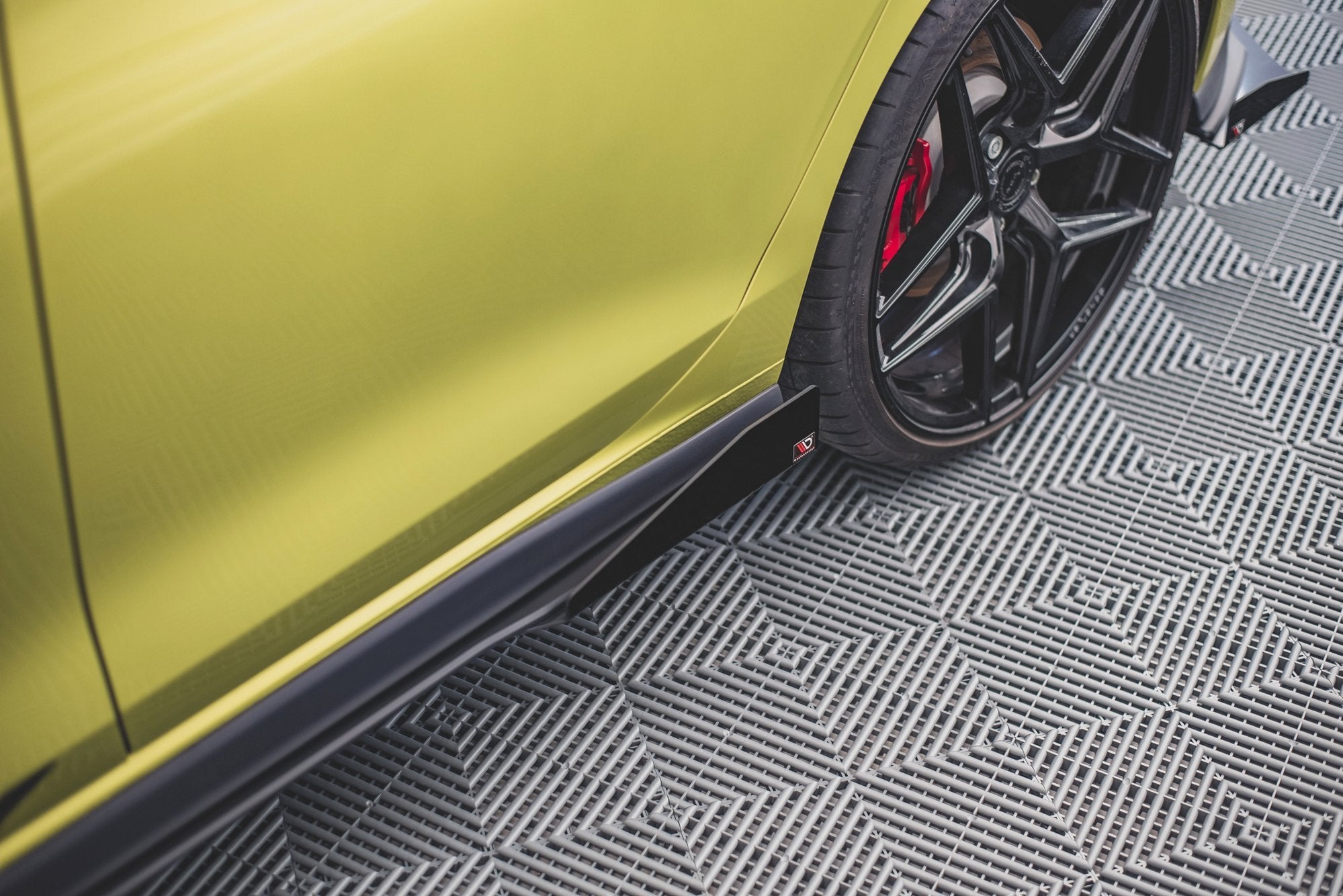 Street Pro Side -hameet Diffusers + Flaps Volkswagen Golf GTI / GTE / GTI Clubsport / R-Line MK8