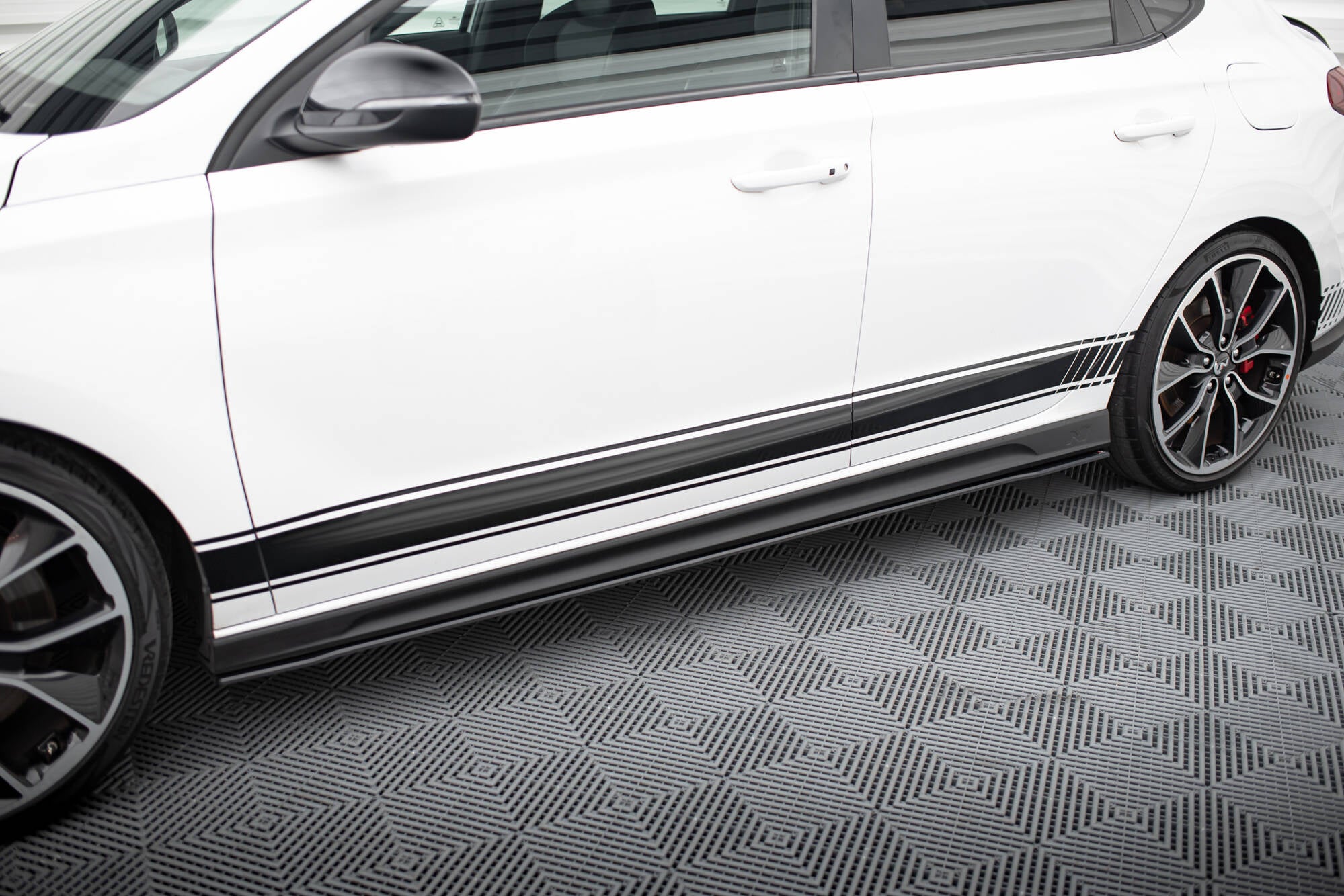 Street pro side skirts diffusers v.1 hyundai i30 n / n-line hatchback / fastback mk3 / mk3 facelift