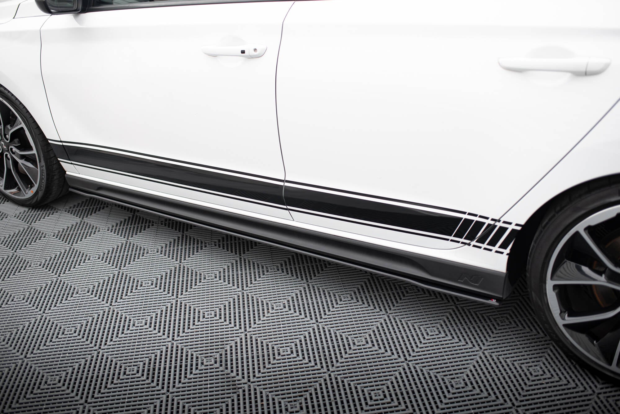 Street pro side skirts diffusers v.1 hyundai i30 n / n-line hatchback / fastback mk3 / mk3 facelift