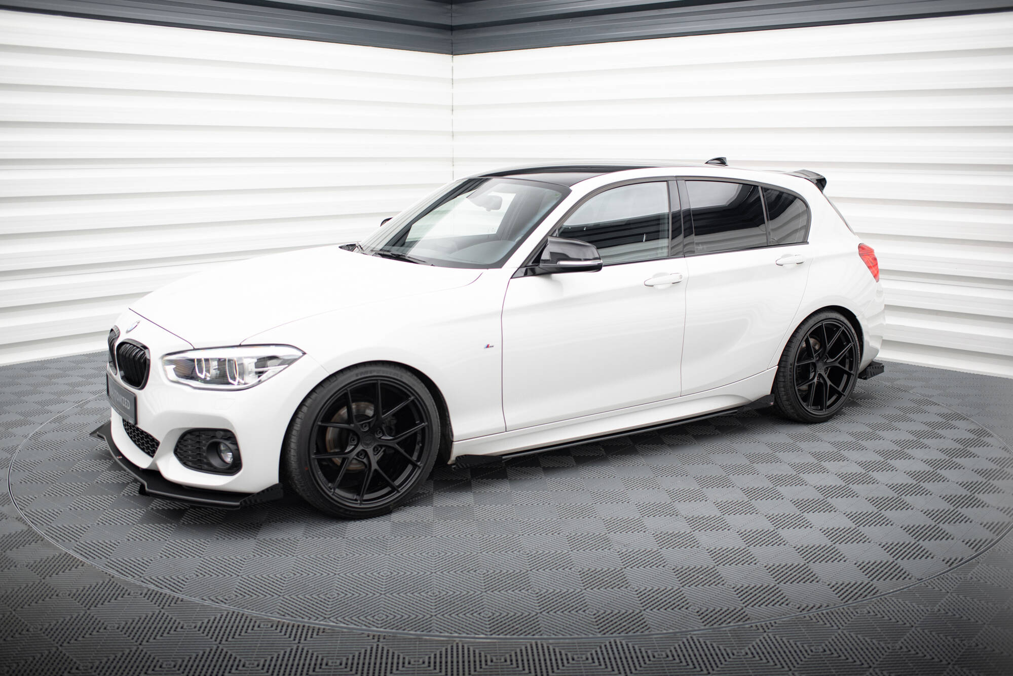 Street Pro Side nederdele diffusorer v.2 + klapper til BMW 1 F20 M135i / M140i / m-pack