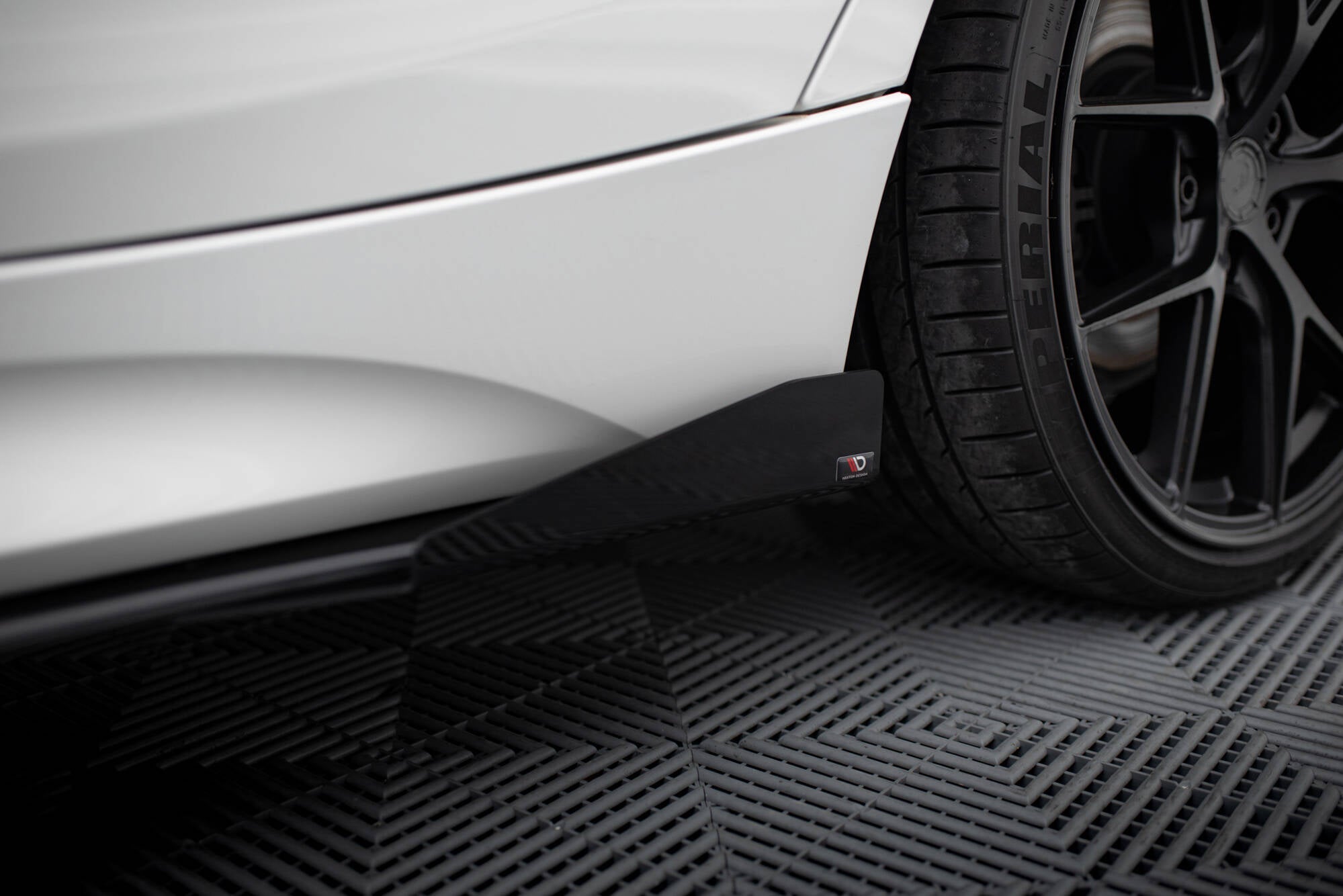 Street Pro Side nederdele diffusorer v.2 + klapper til BMW 1 F20 M135i / M140i / m-pack