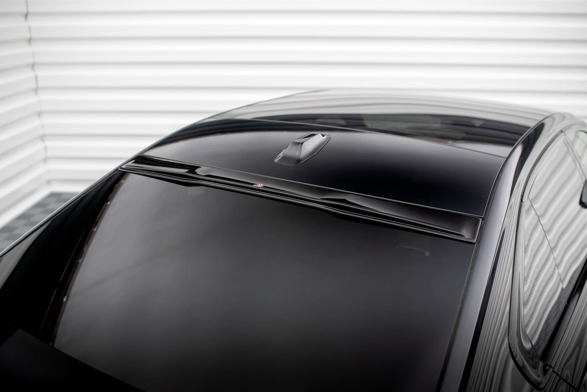 The extension of the rear window bmw 7 m-pack / m760e / i7 m-pack / 7 standard g70
