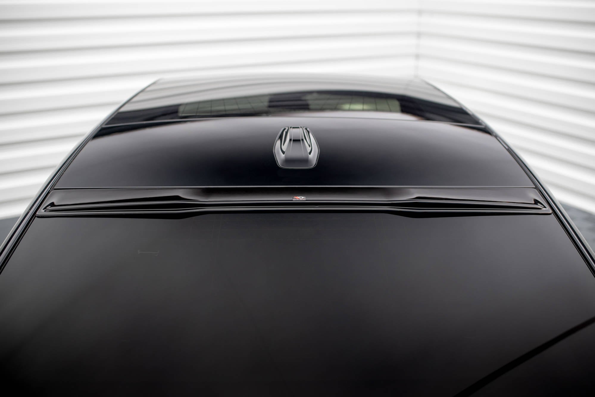 The extension of the rear window bmw 7 m-pack / m760e / i7 m-pack / 7 standard g70