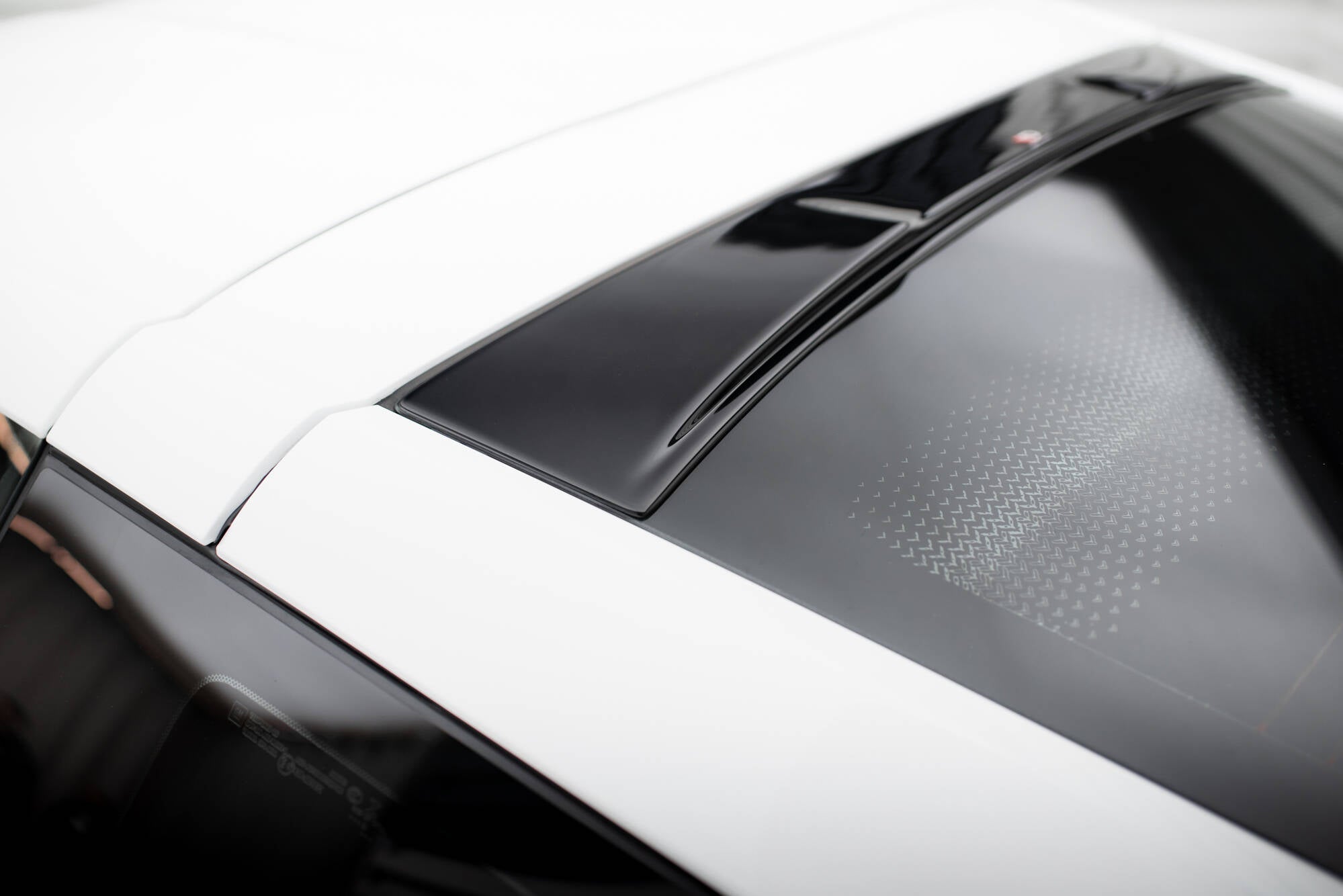 The extension of the rear window chevrolet corvette stingray / z06 c7