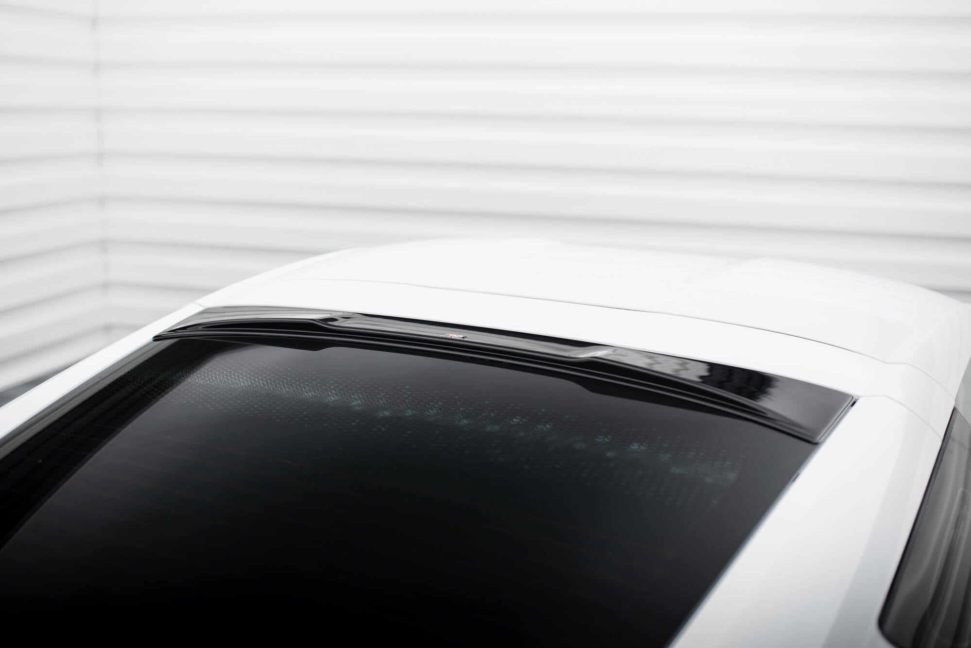 The extension of the rear window chevrolet corvette stingray / z06 c7