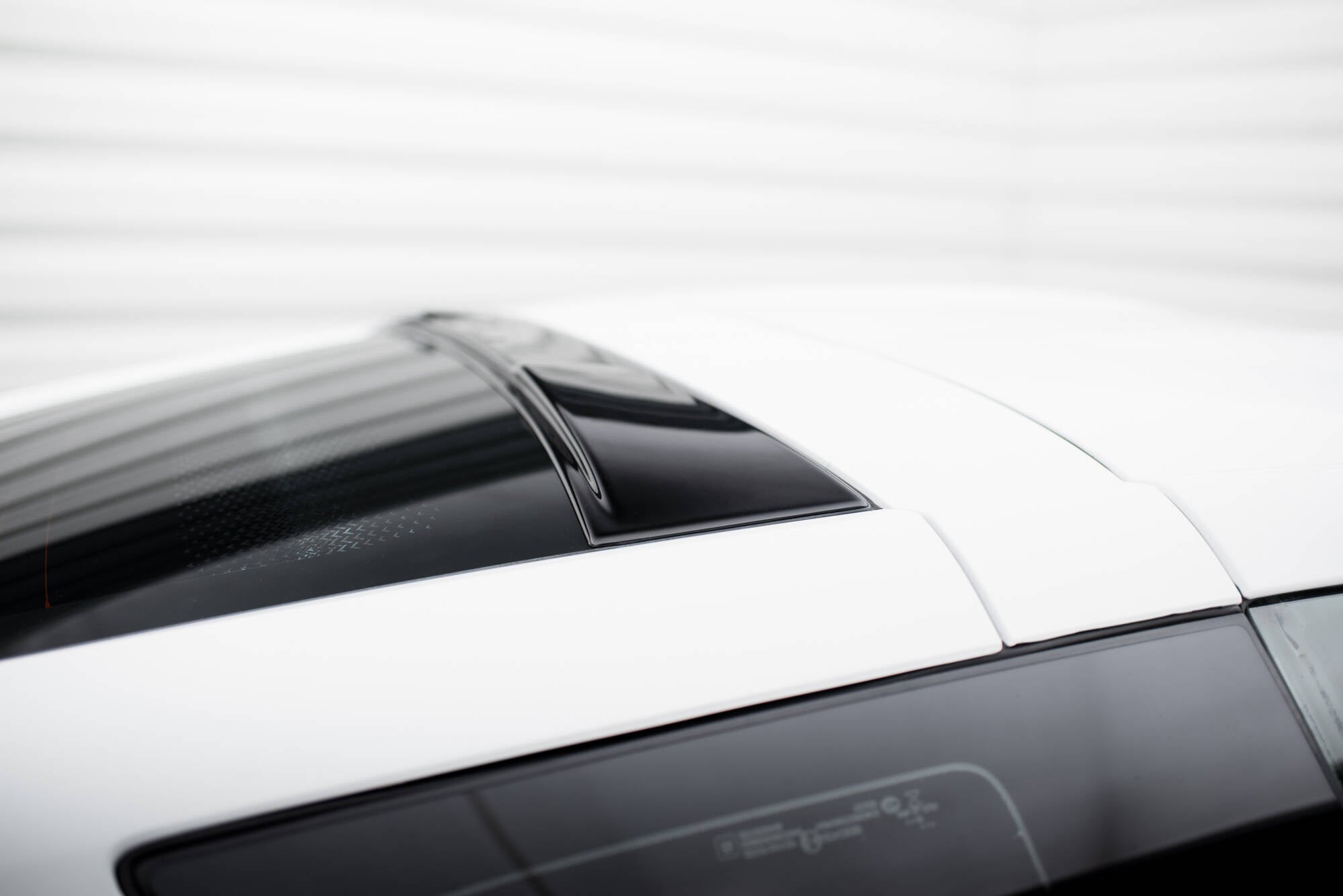 The extension of the rear window chevrolet corvette stingray / z06 c7