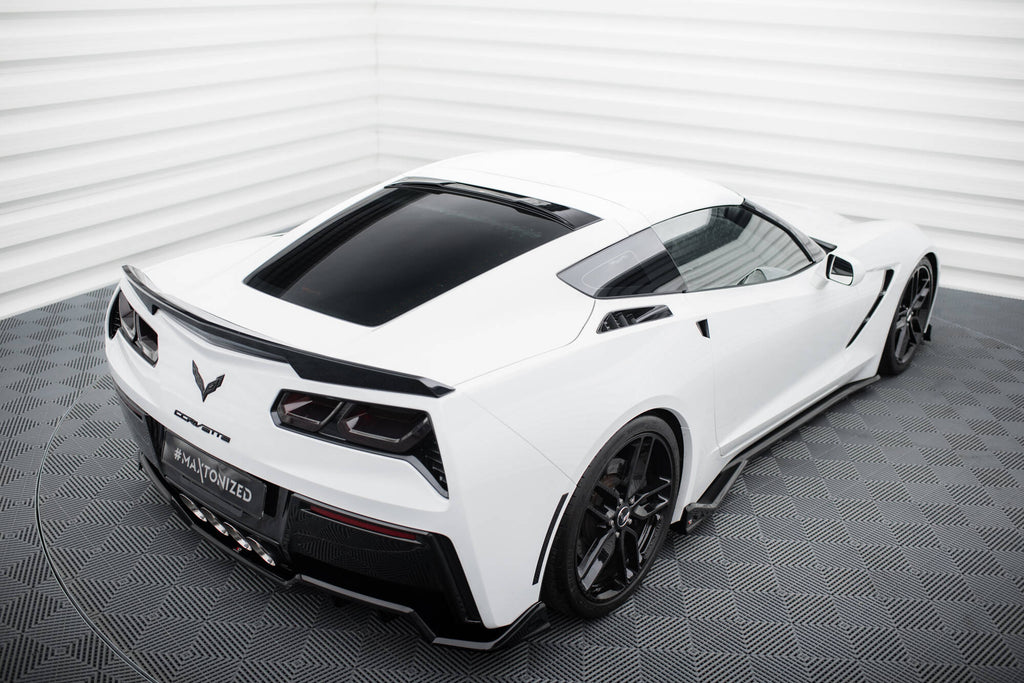 The extension of the rear window chevrolet corvette stingray / z06 c7
