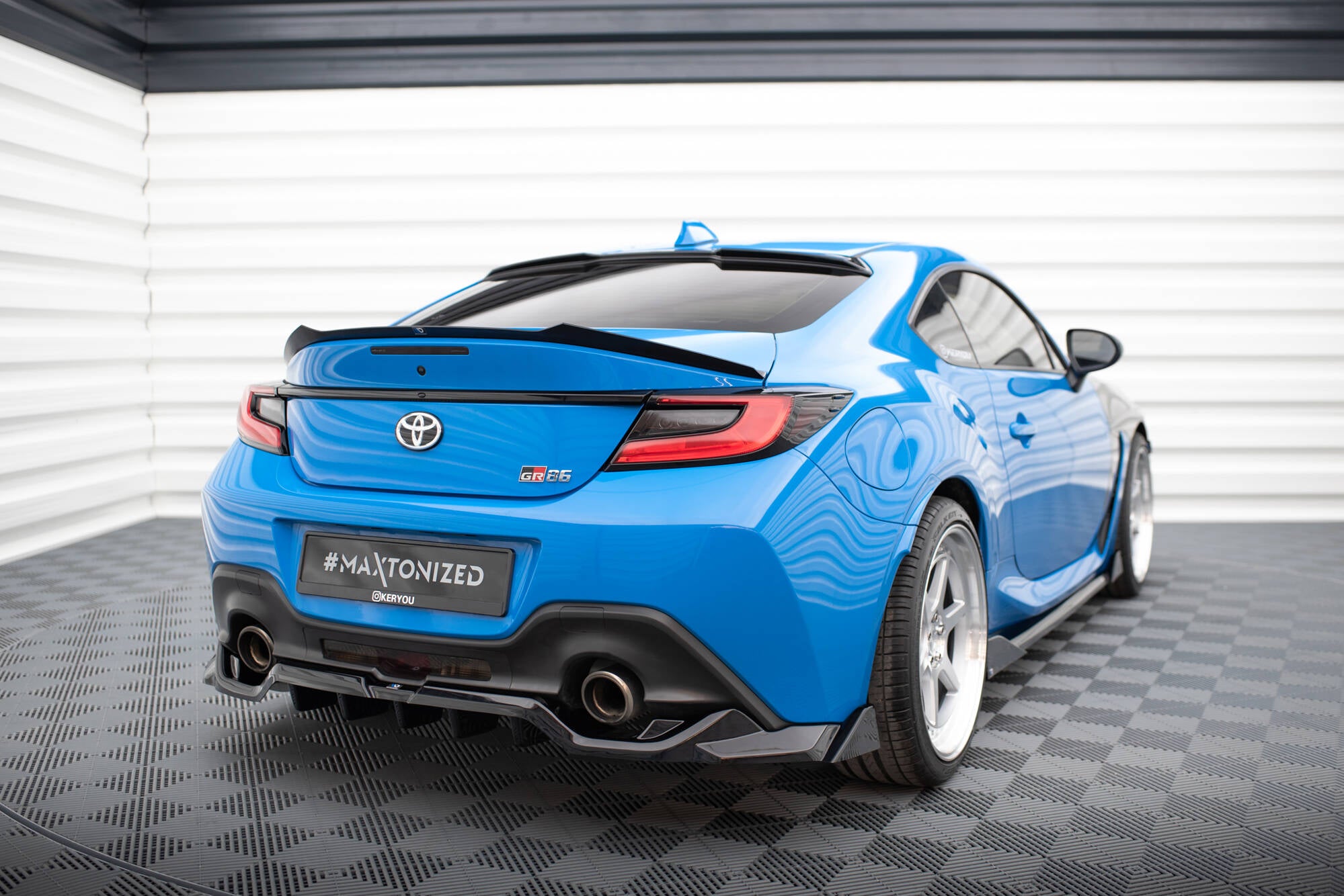 The extension of the rear window toyota gr86 mk1