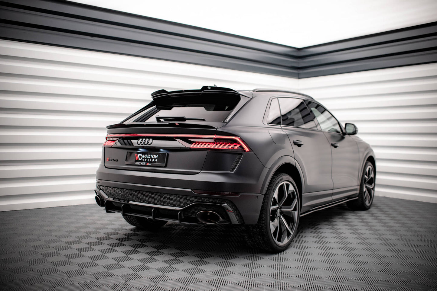 Upper spoiler cap audi rsq8 mk1