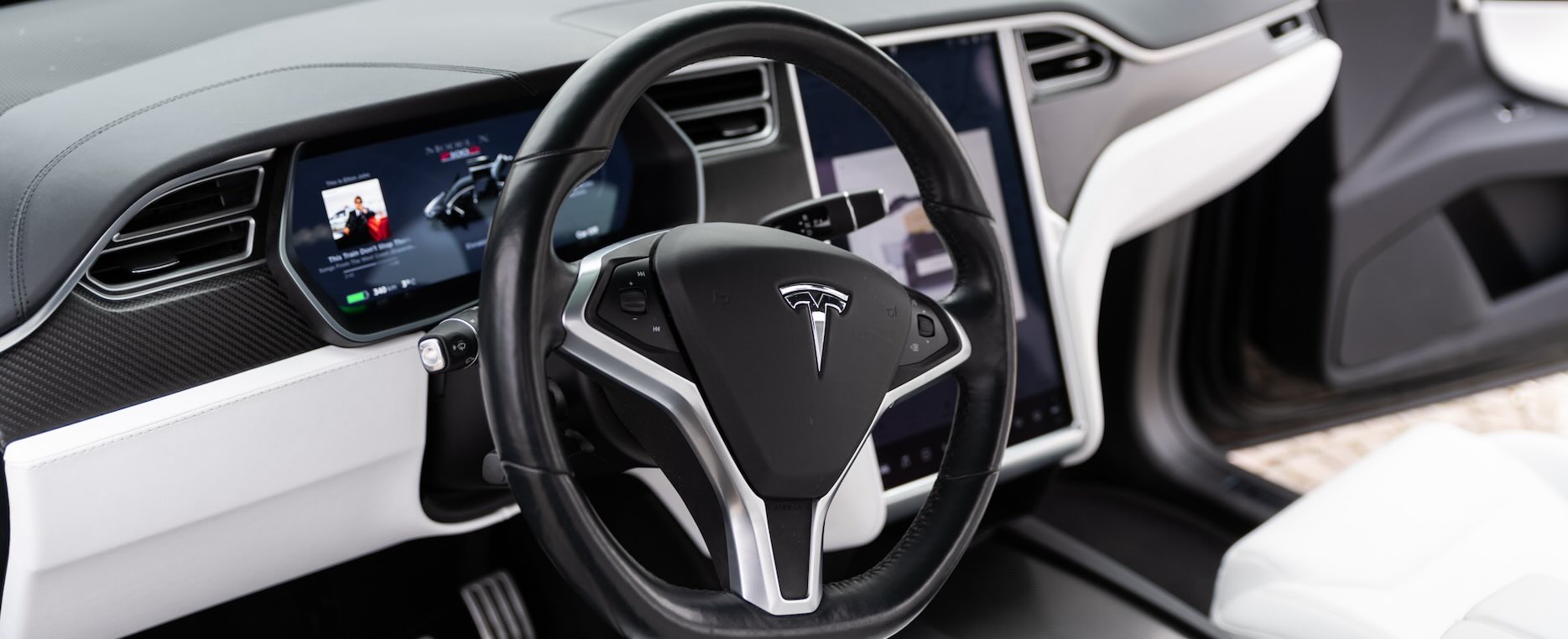 tesla-service.jpg__PID:ce806370-2df0-4df6-b75b-ba029c70d7d8