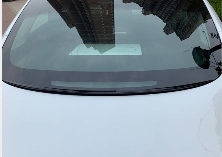 Baktruta Spoiler mot Regn & Snö Svart / Kolfiber Tesla Model 3