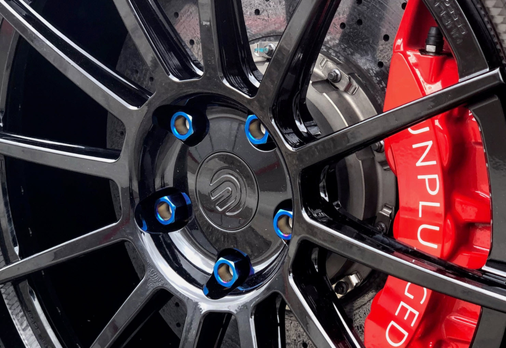 Superlight Titanmuttrar Unplugged Performance