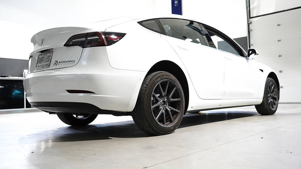 Mountain Pass Performance - Model 3/Y lift kit