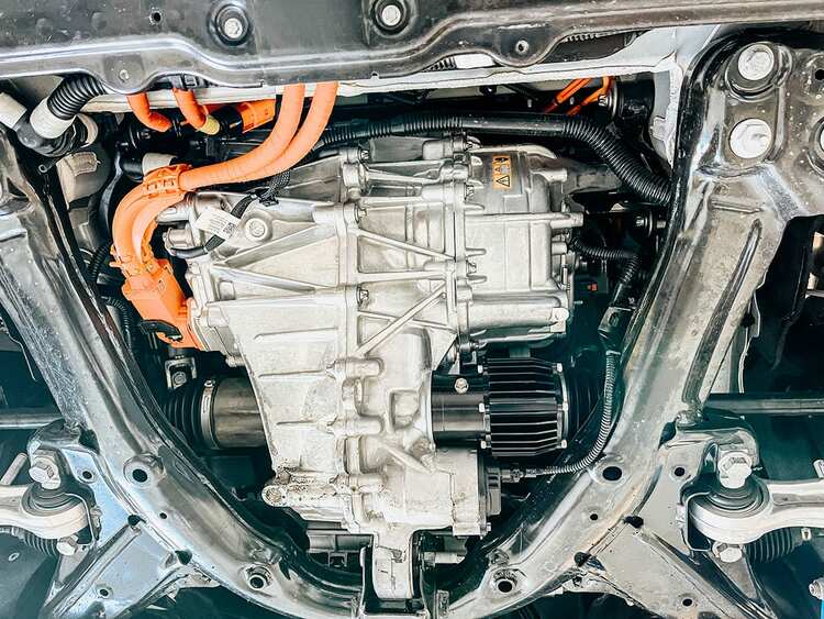 Öljynjäähdytin ja magneettisuodatin irrotettu Performance-malli 3/Y