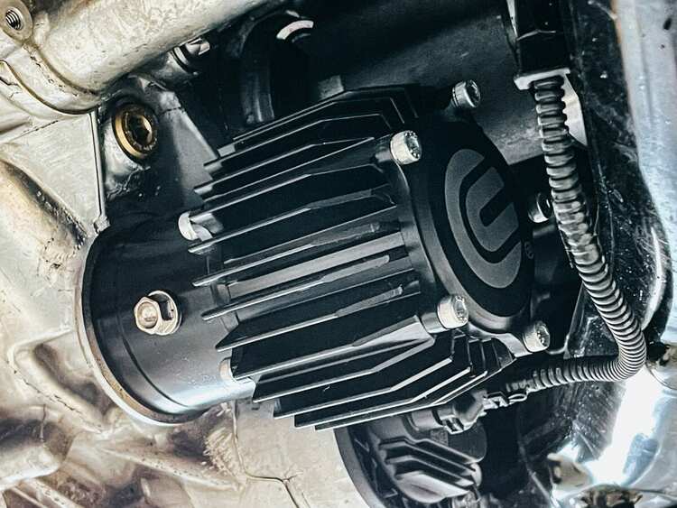 Öljynjäähdytin ja magneettisuodatin irrotettu Performance-malli 3/Y