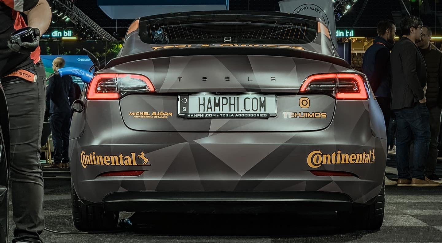 Model 3 V-spoiler kulfiber mat/blank