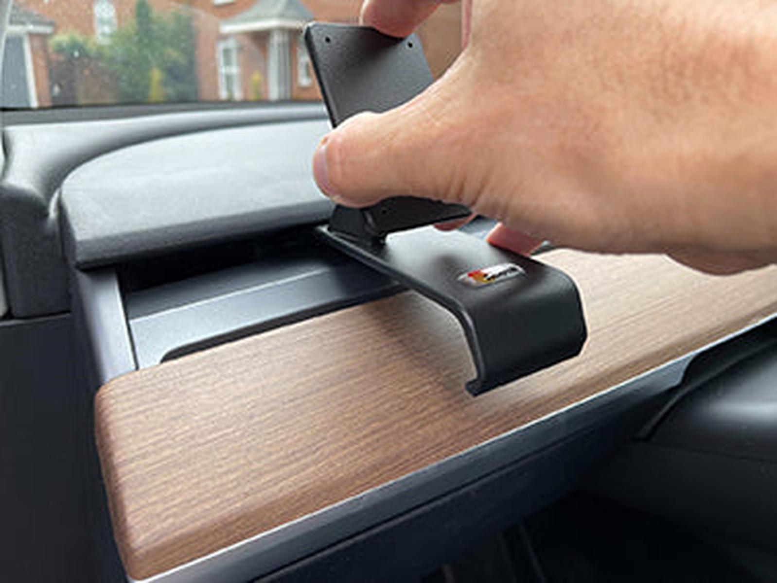 Mobilhållare Brodit Tesla Model 3 & Y