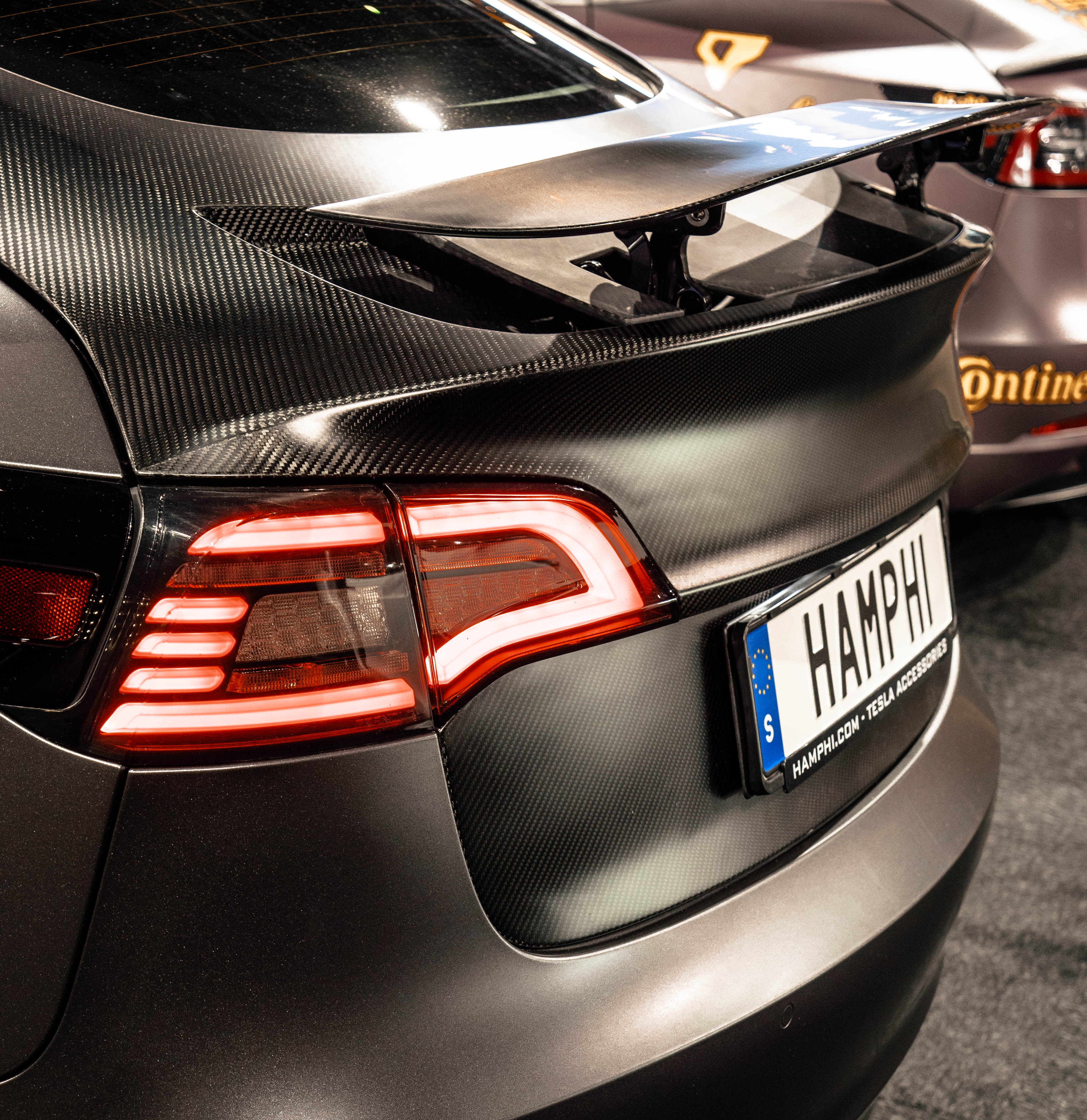 Bagklap med aktiv spoiler Tesla Model 3