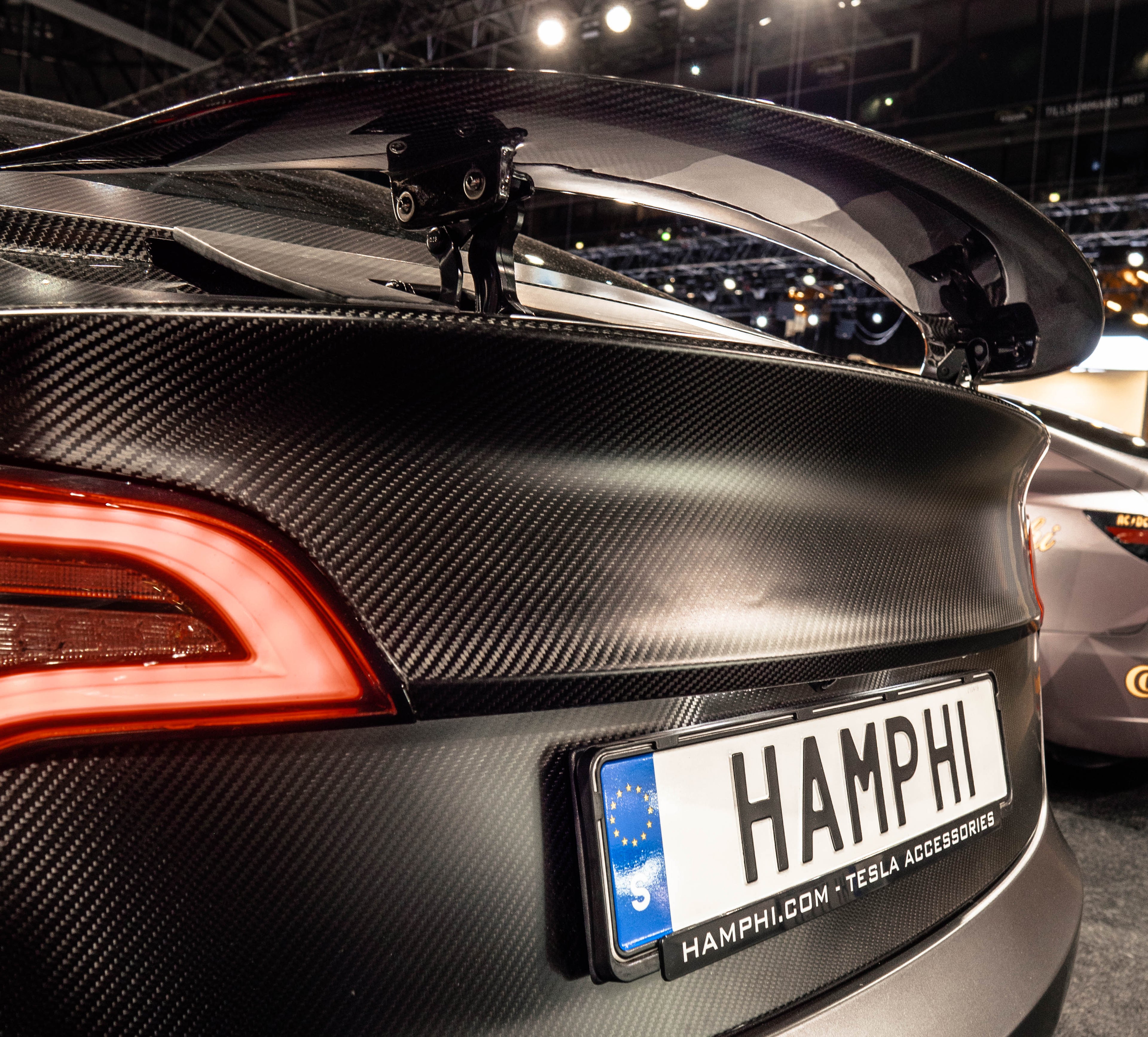 Bagklap med aktiv spoiler Tesla Model 3