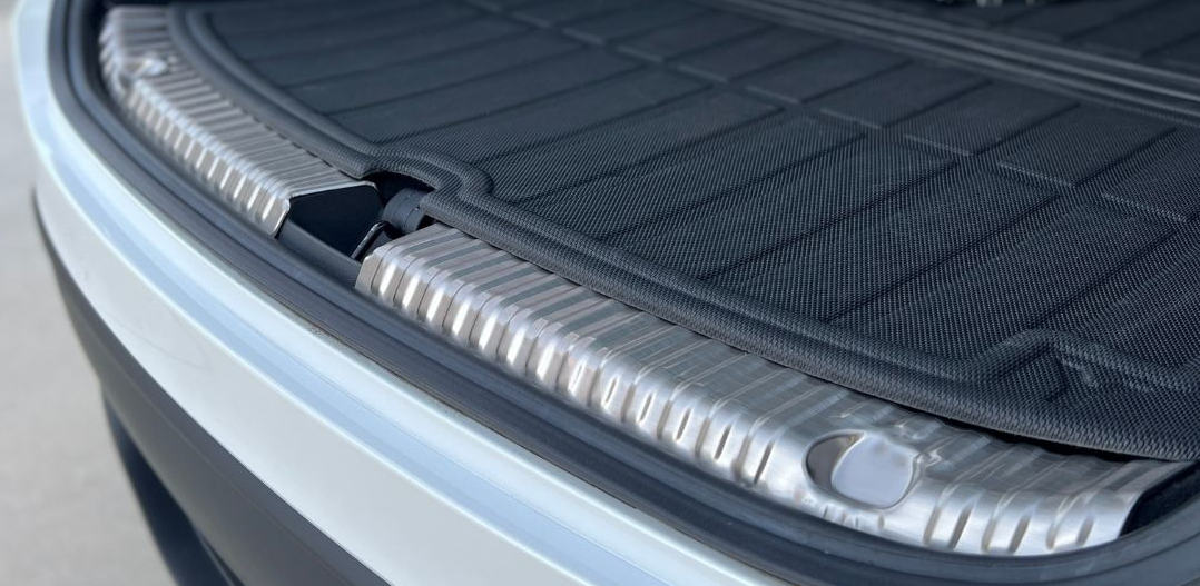 Model Y metal cargo cover for trunk silver/black