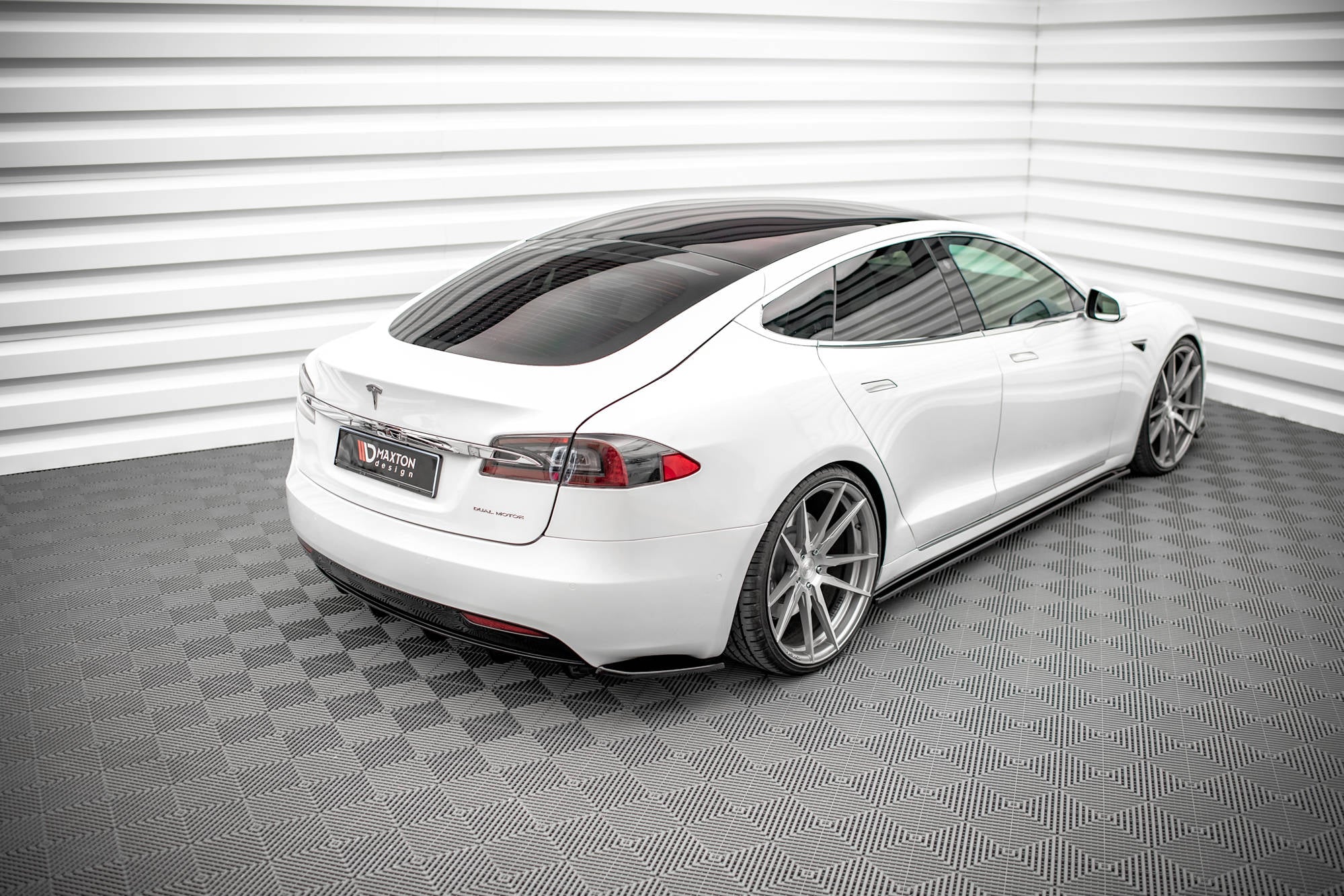 Bakre Diffuser Maxton Design Tesla Model S