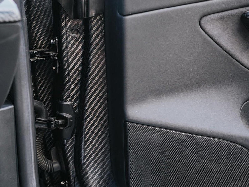 Unplugged Performance - Model 3 dörrar i kolfiber