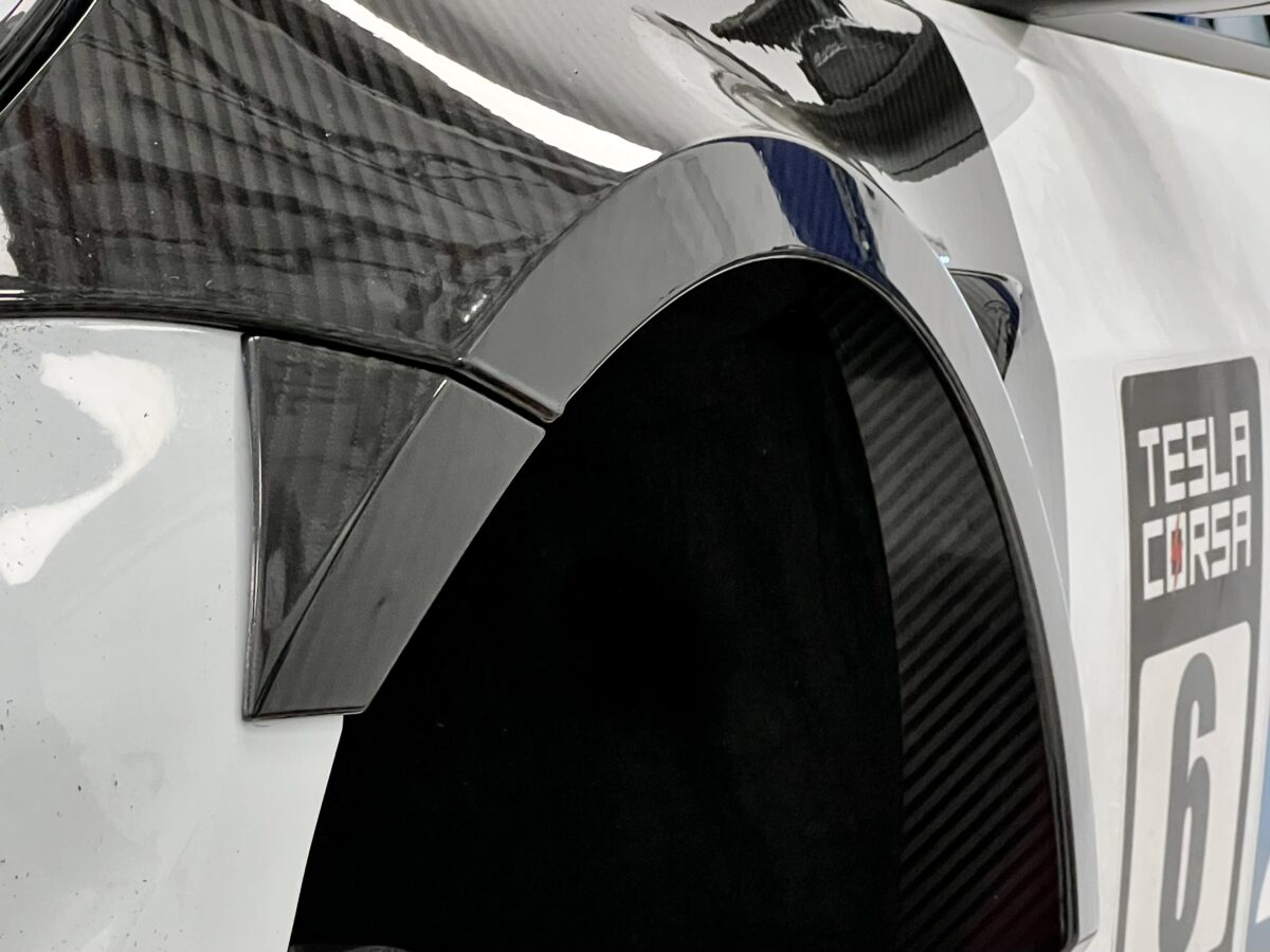 UP x Koenigsegg collaboration - Model 3 Ascension-R Front Wide Fender set