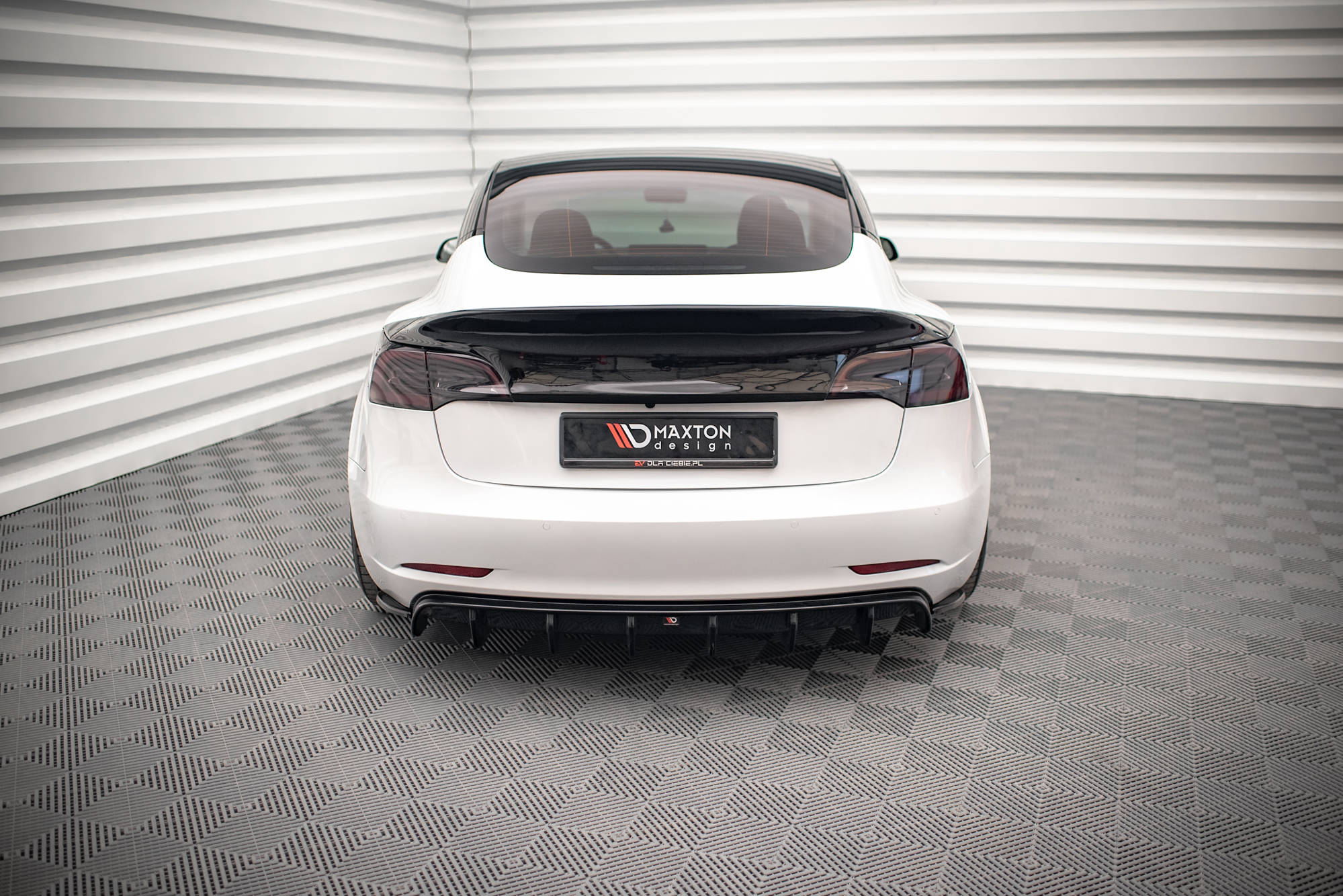 Diffusor bagpå V2 Maxton Design Tesla Model 3